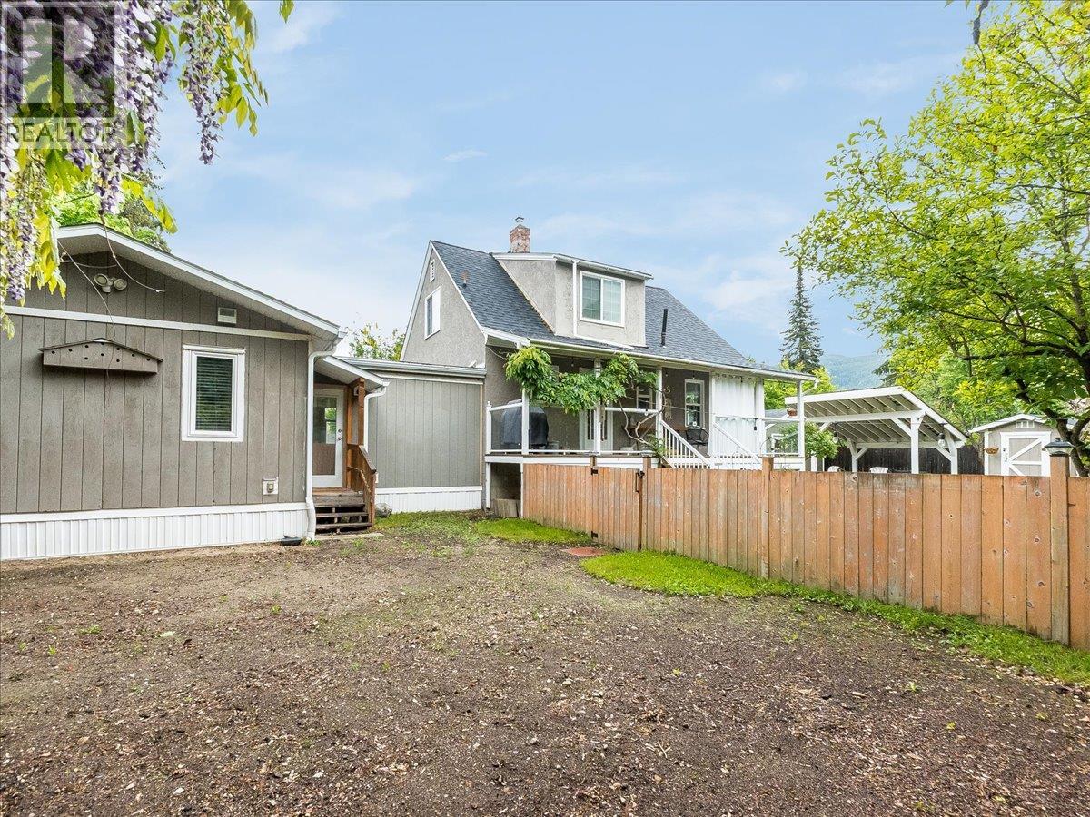 2116 Columbia Avenue, Castlegar, British Columbia  V1N 2X1 - Photo 73 - 10388013