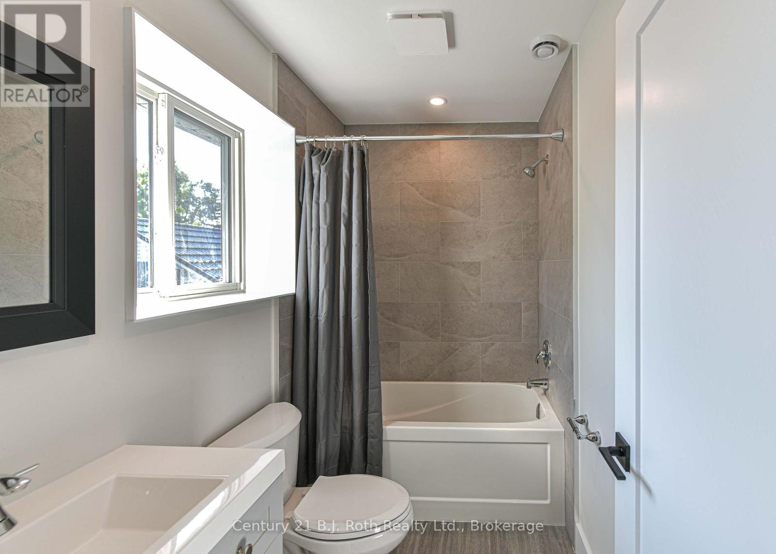 2 (Upper) - 165 Barrie Road, Orillia, Ontario  L3V 2P6 - Photo 25 - S13664904