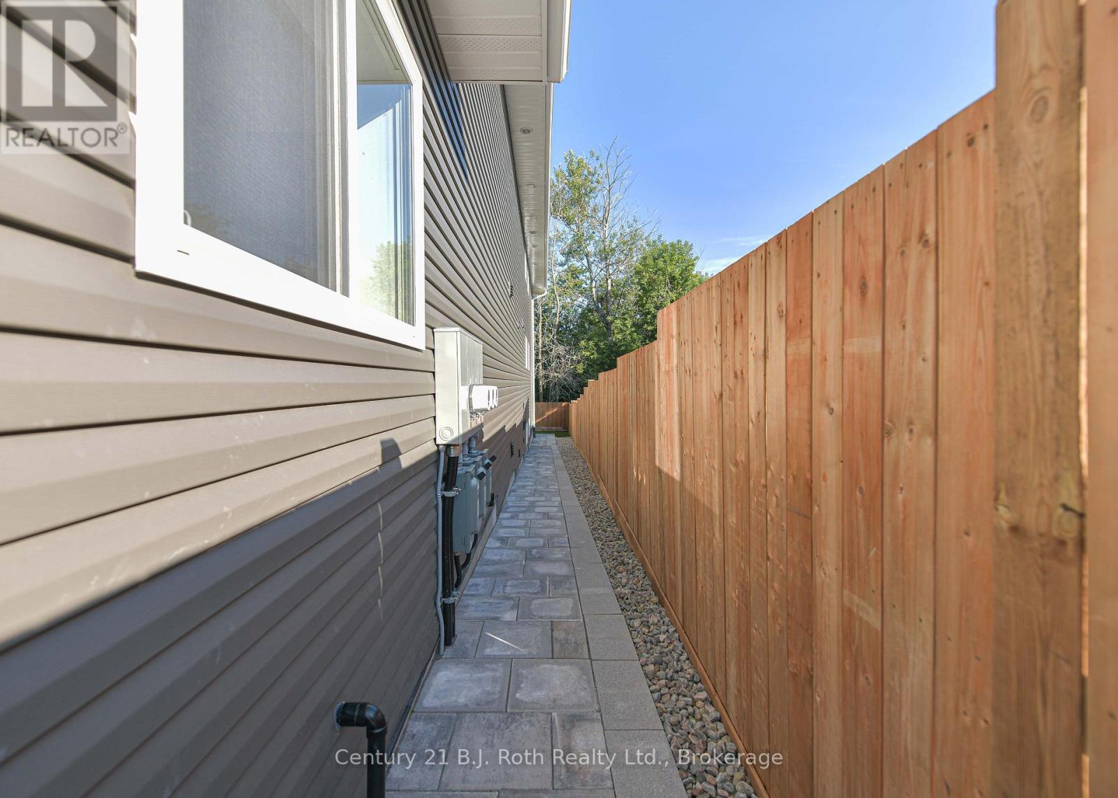 2 (Upper) - 165 Barrie Road, Orillia, Ontario  L3V 2P6 - Photo 27 - S13664904