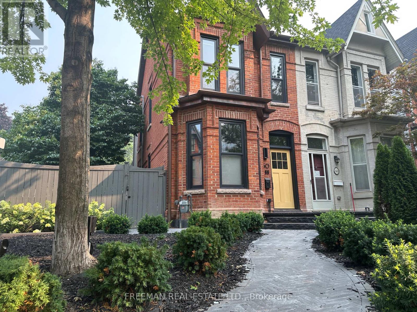 2 - 50 Russell Street, Toronto, Ontario  M5S 1B7 - Photo 2 - C13567718