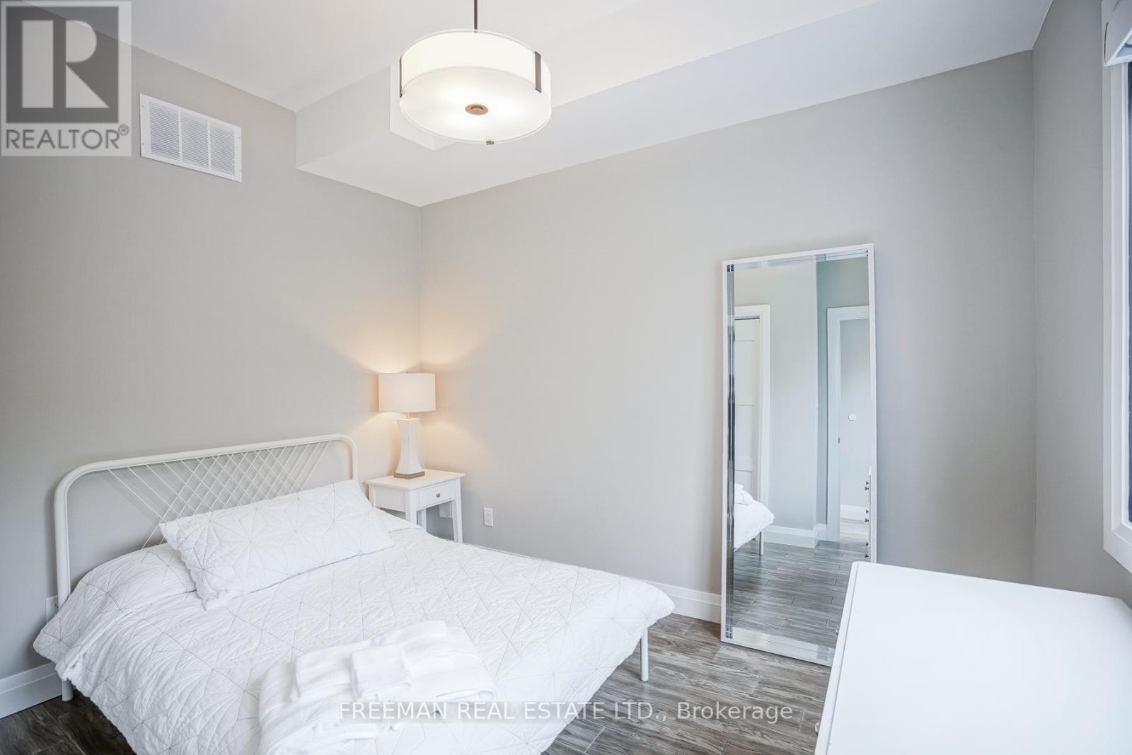 2 - 50 Russell Street, Toronto, Ontario  M5S 1B7 - Photo 17 - C13567718