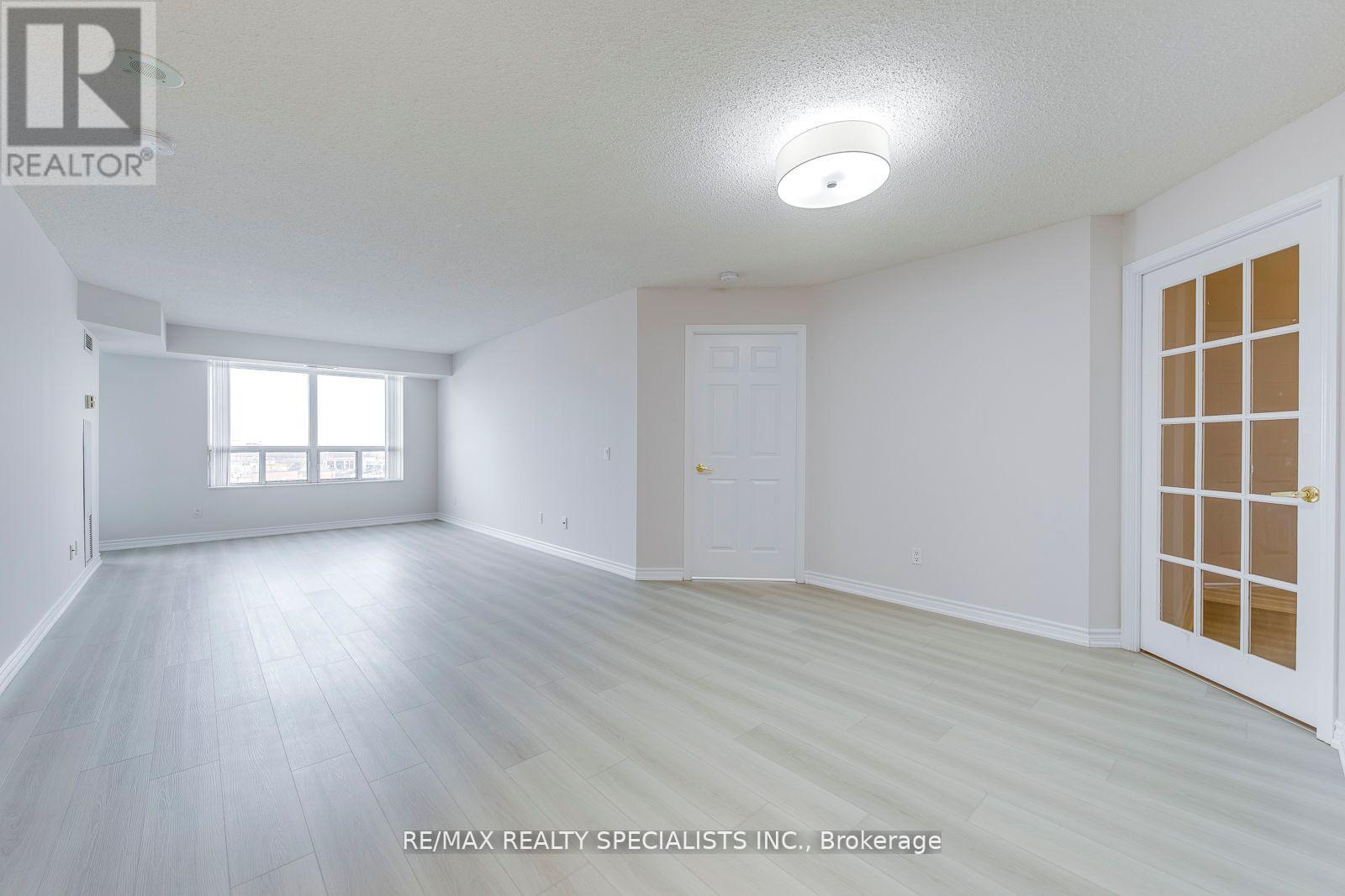 807 - 35 Kingsbridge Garden Circle, Mississauga, Ontario  L5R 3Z5 - Photo 10 - W13683110