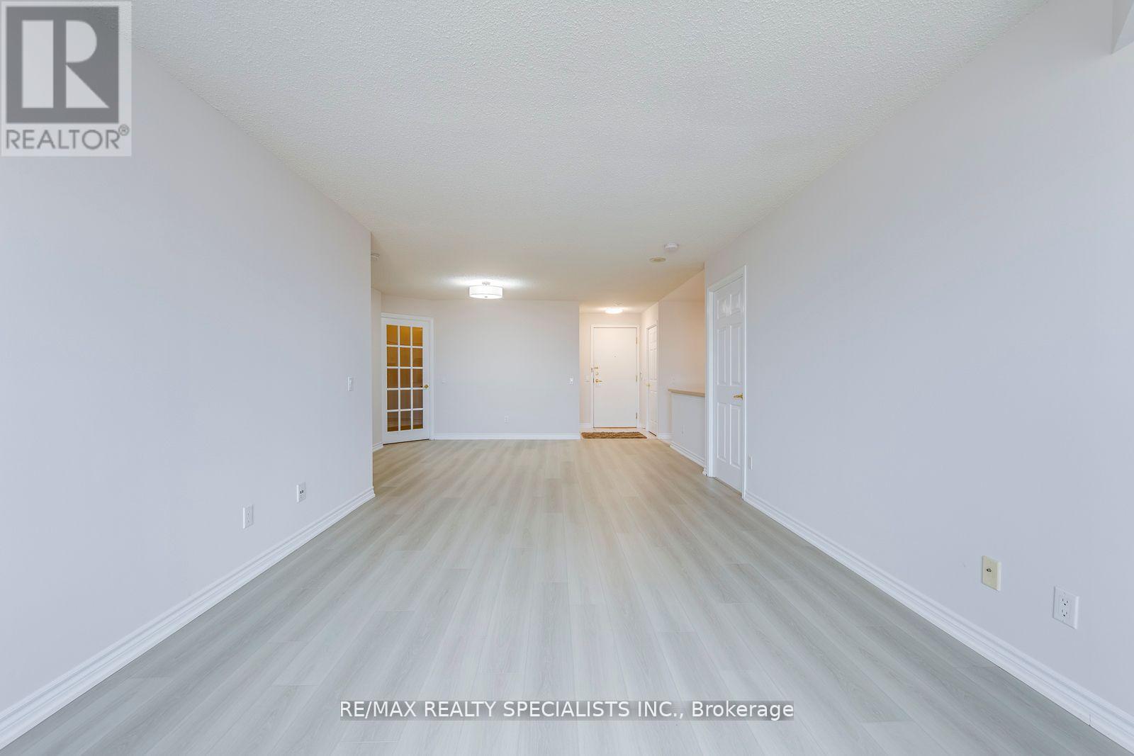 807 - 35 Kingsbridge Garden Circle, Mississauga, Ontario  L5R 3Z5 - Photo 12 - W13683110