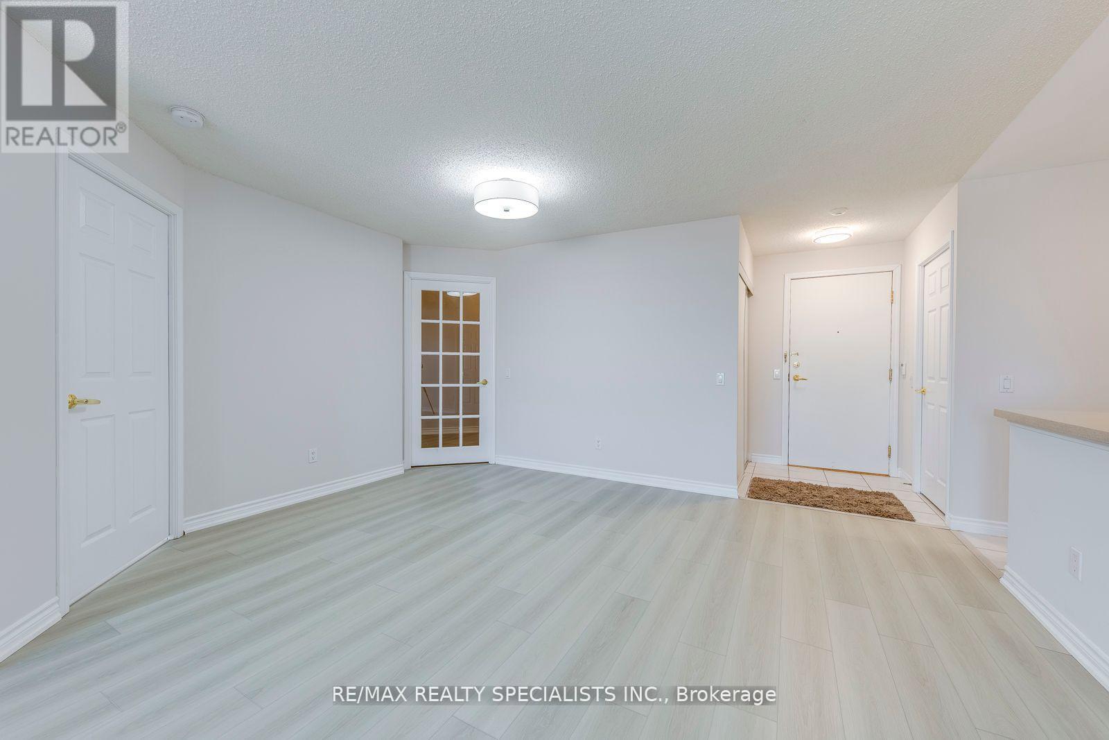 807 - 35 Kingsbridge Garden Circle, Mississauga, Ontario  L5R 3Z5 - Photo 15 - W13683110
