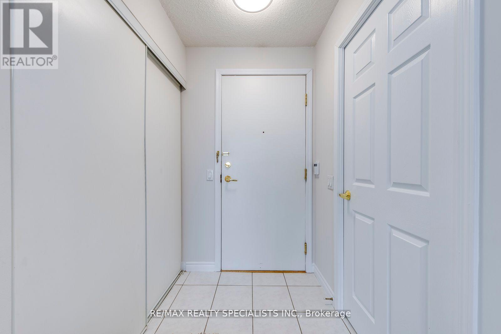 807 - 35 Kingsbridge Garden Circle, Mississauga, Ontario  L5R 3Z5 - Photo 8 - W13683110