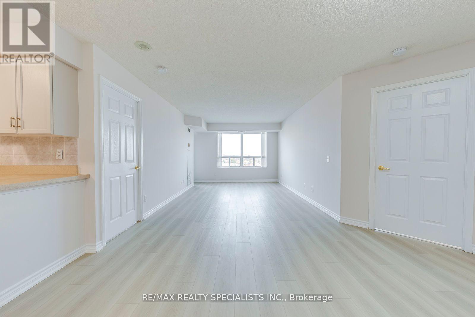 807 - 35 Kingsbridge Garden Circle, Mississauga, Ontario  L5R 3Z5 - Photo 9 - W13683110
