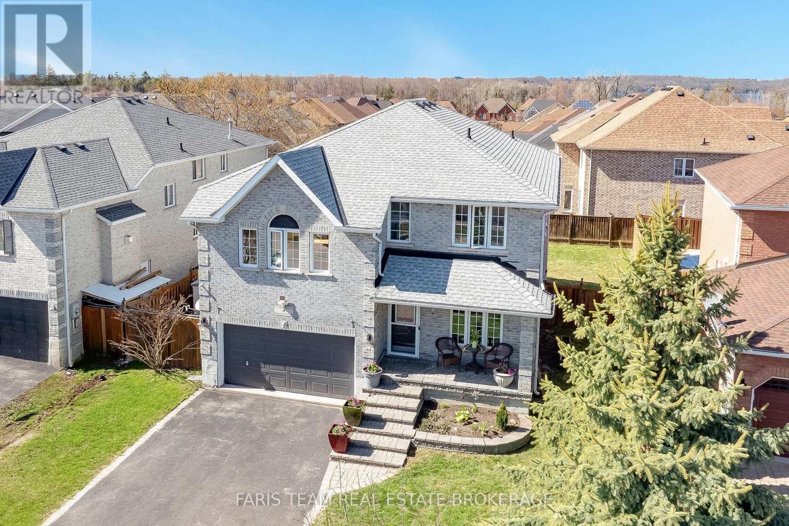 4 Whispering Pine Place, Barrie, Ontario  L4N 9R9 - Photo 2 - S13633028