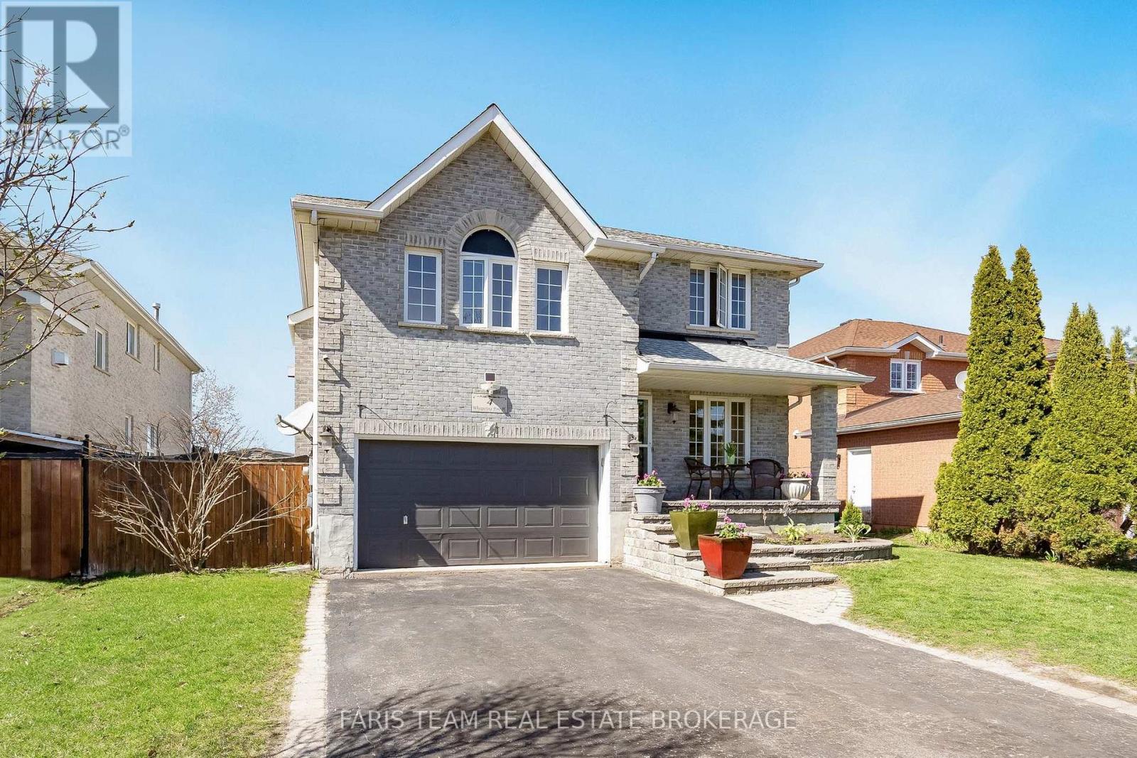 4 Whispering Pine Place, Barrie, Ontario  L4N 9R9 - Photo 3 - S13633028