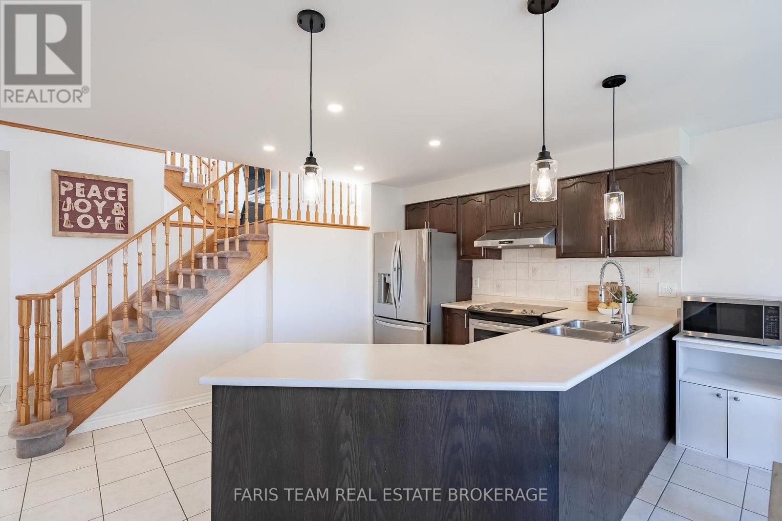 4 Whispering Pine Place, Barrie, Ontario  L4N 9R9 - Photo 8 - S13633028