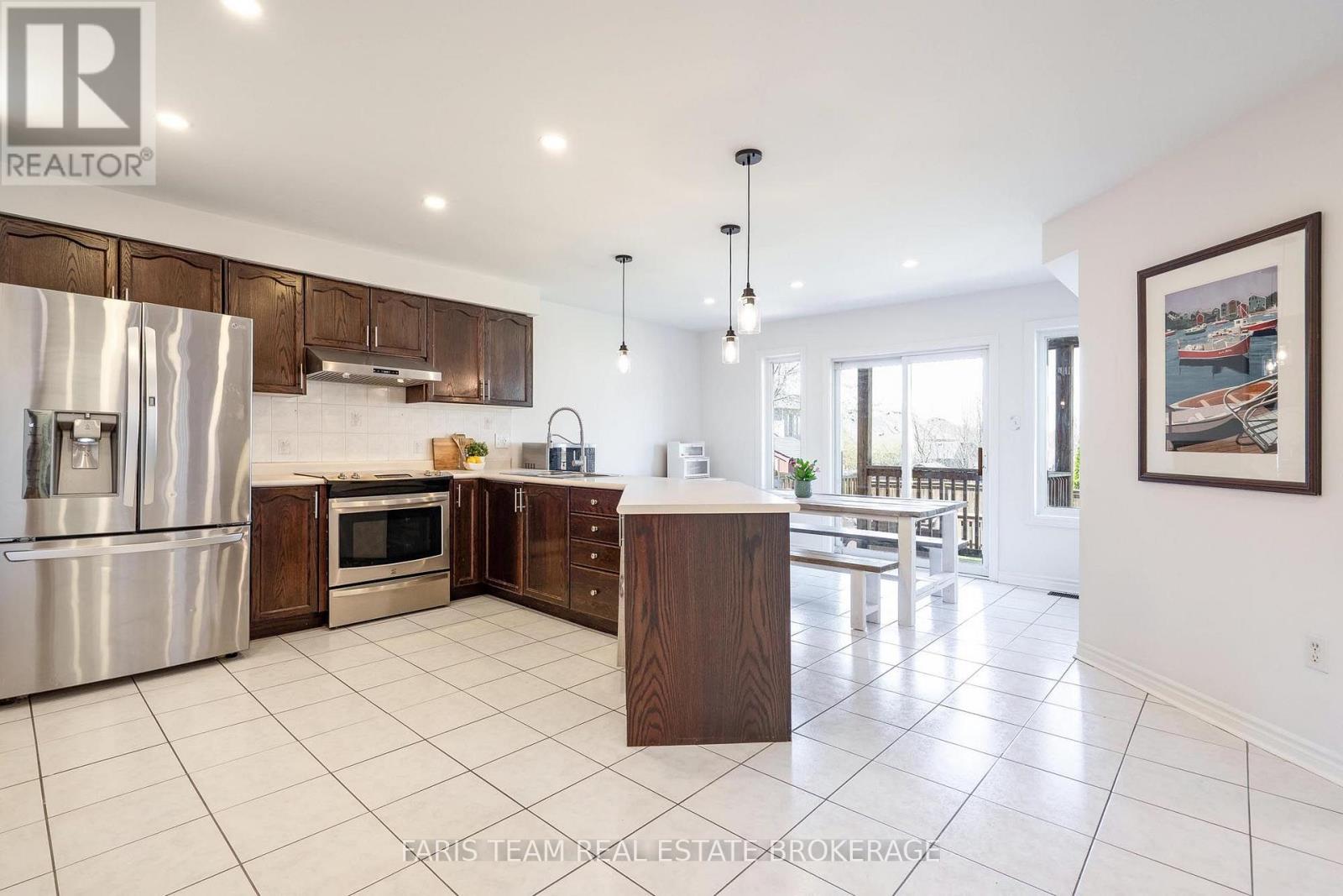 4 Whispering Pine Place, Barrie, Ontario  L4N 9R9 - Photo 5 - S13633028