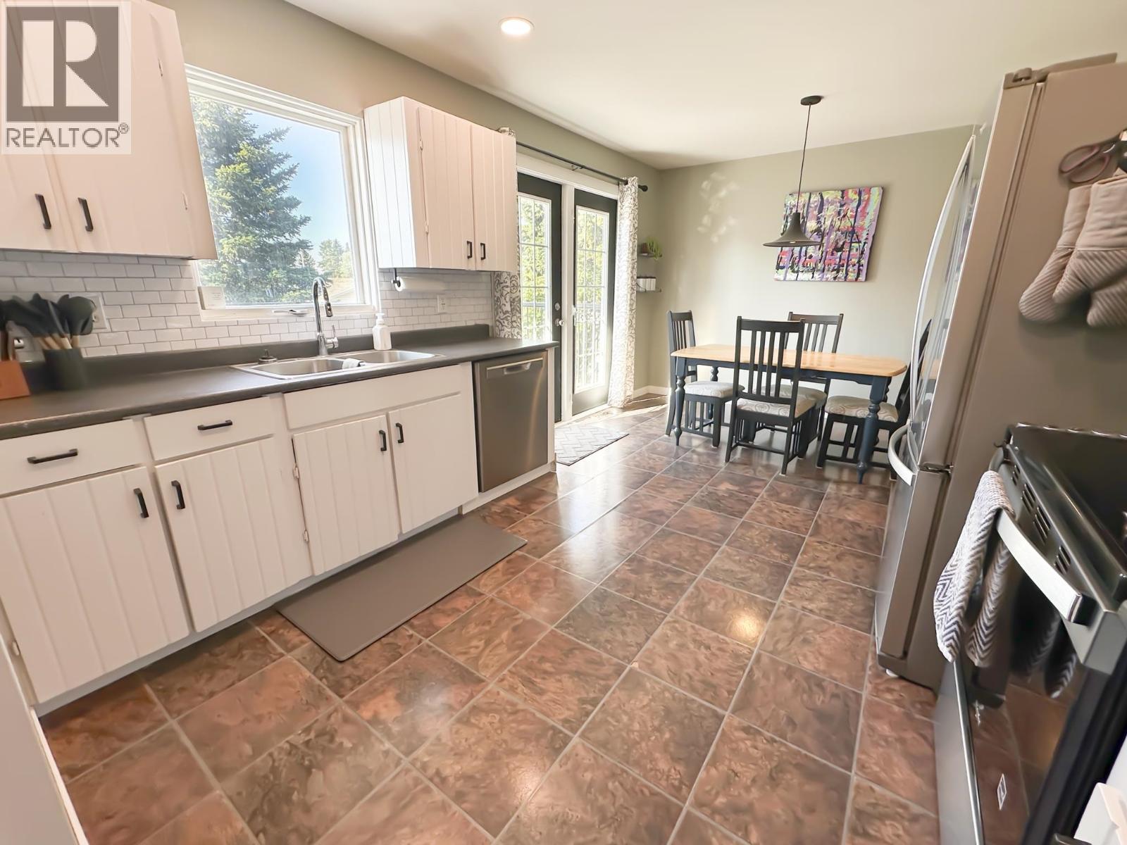 241 Elm Street, Fort St. James, British Columbia  V0J 1P0 - Photo 3 - R3155871