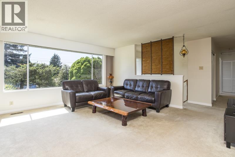 1470 June Crescent, Port Coquitlam, British Columbia  V3C 2Y1 - Photo 3 - R3145888