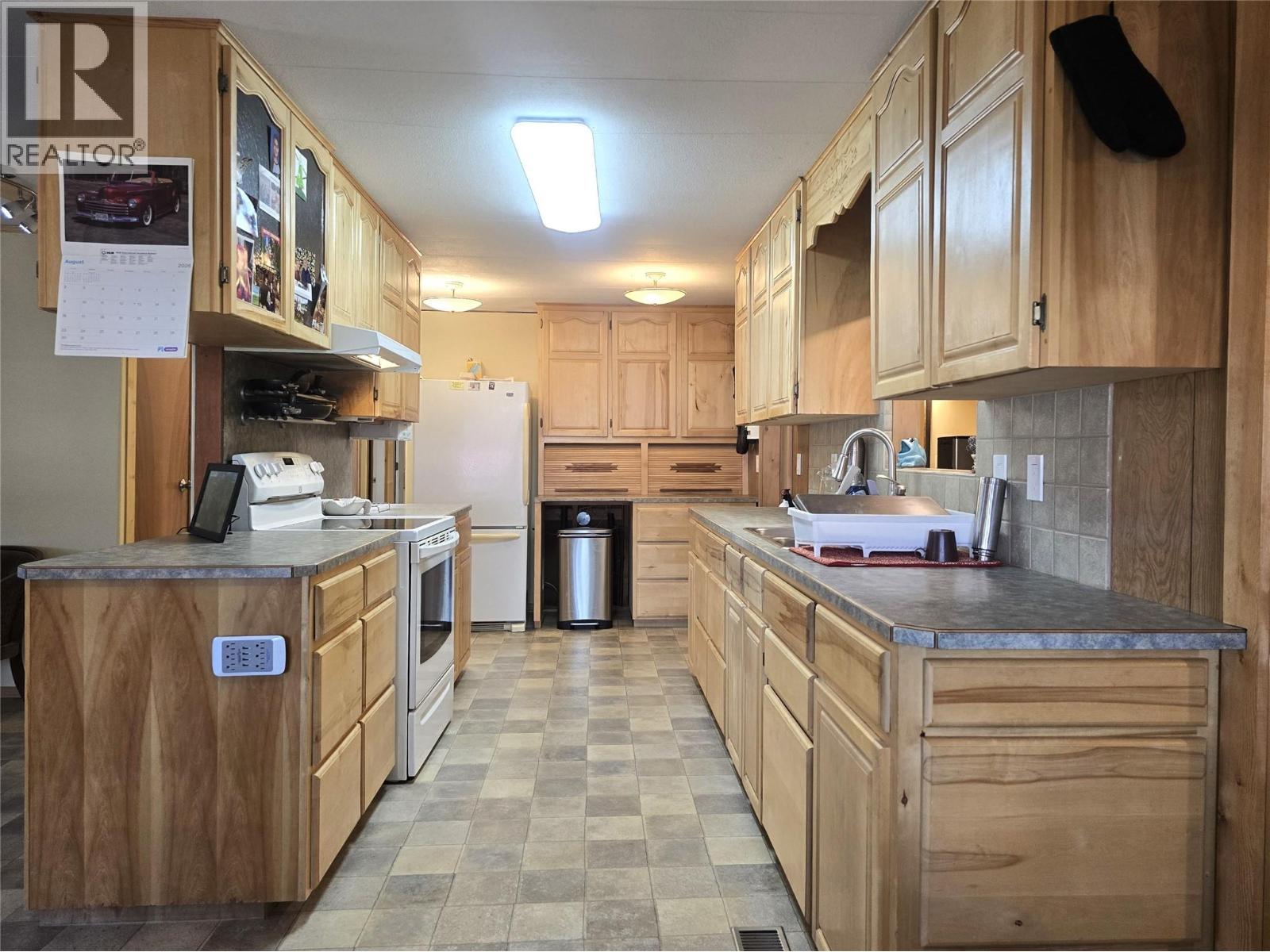 596-4590 Barriere Town Road, Barriere, British Columbia  V0E 1E0 - Photo 4 - 10397920