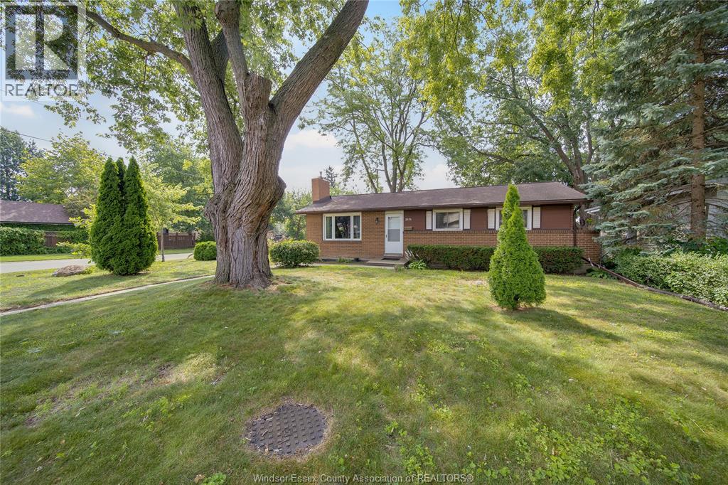 2979 Orion Crescent, Windsor, Ontario  N9E 2Z3 - Photo 2 - 26020036