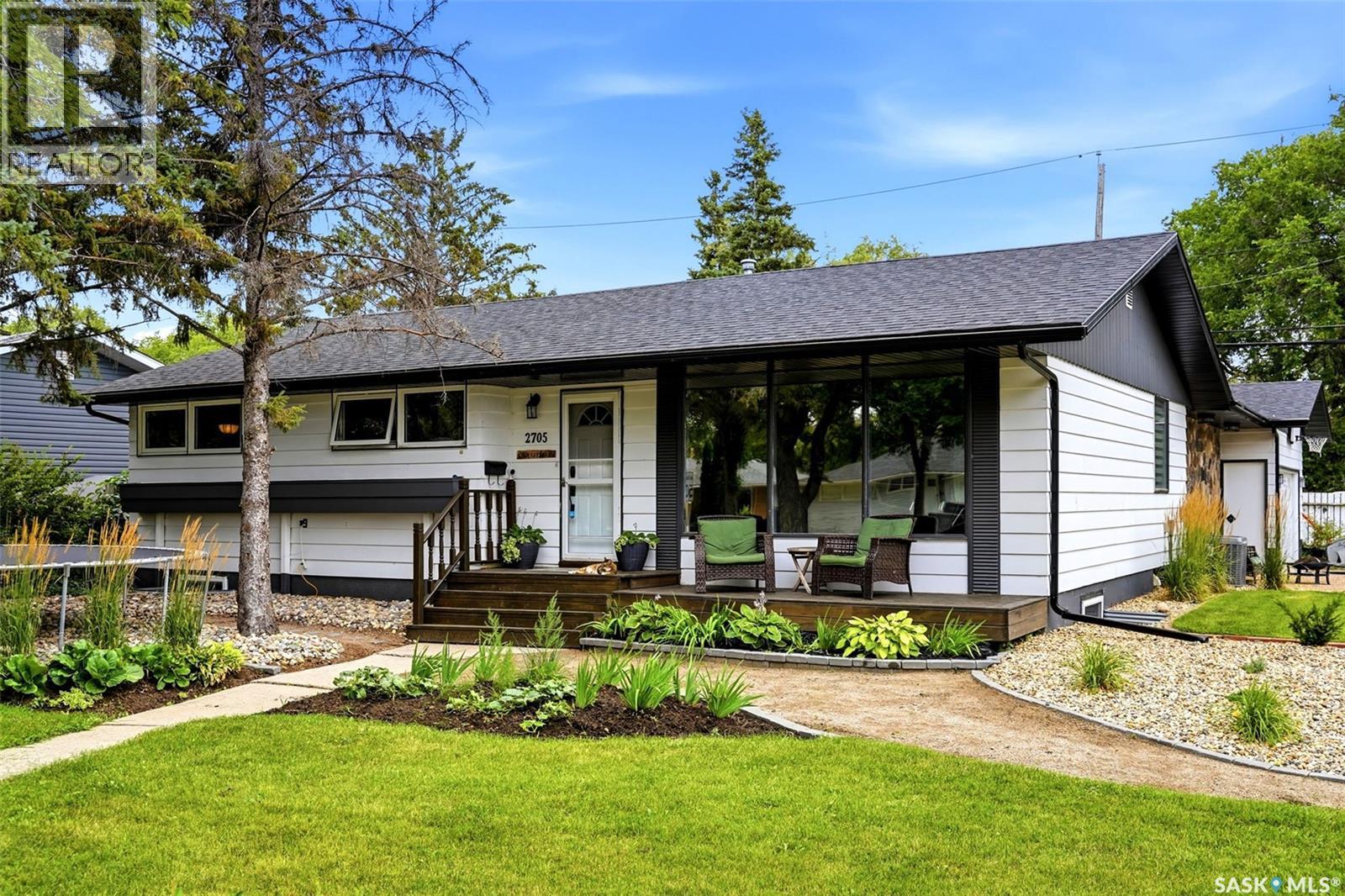 2705 Grant Road, Regina, Saskatchewan  S4S 5G1 - Photo 2 - SK045801