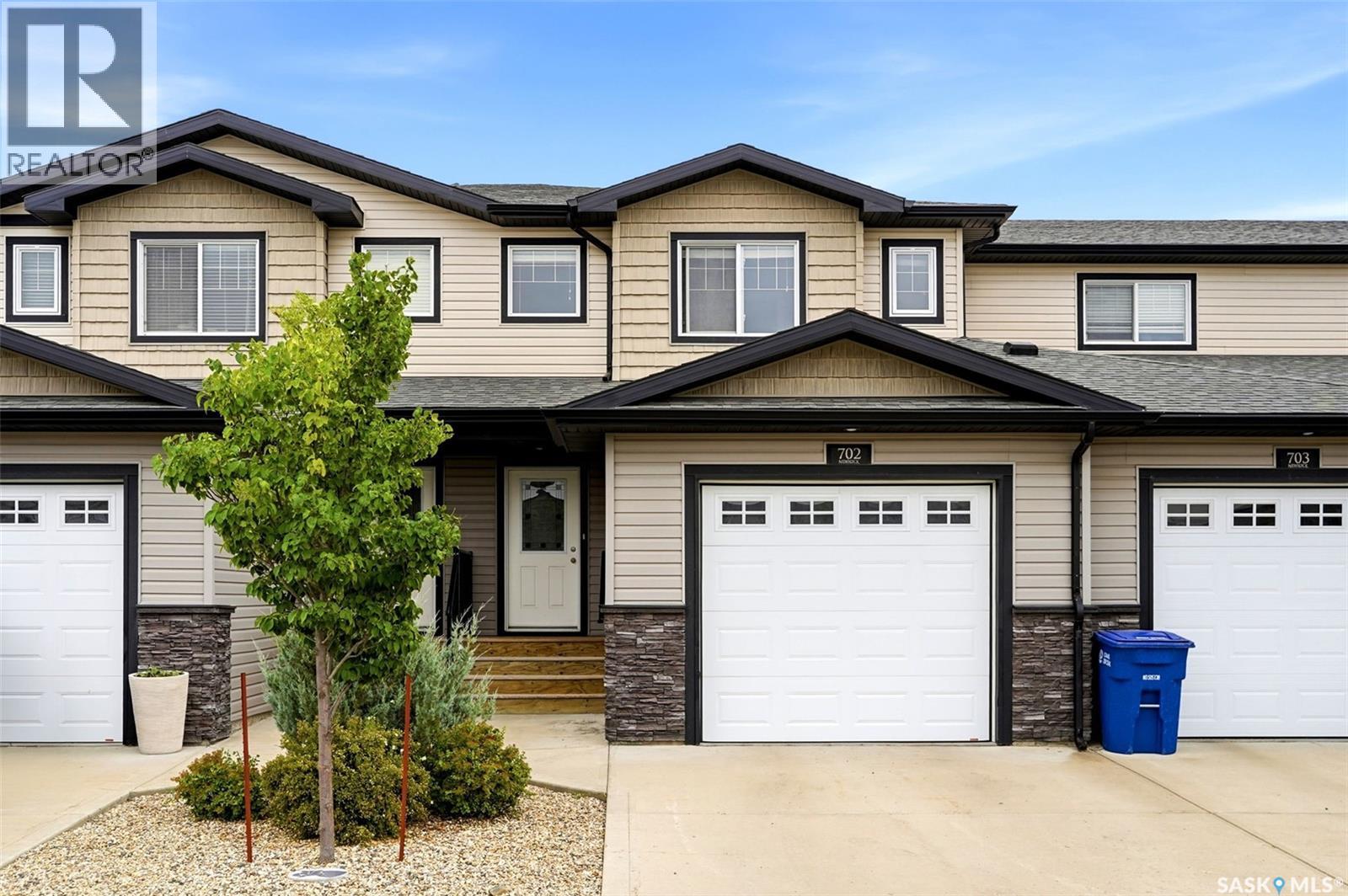 702 2 Savanna Crescent, Pilot Butte, Saskatchewan  S0G 3Z0 - Photo 2 - SK045793
