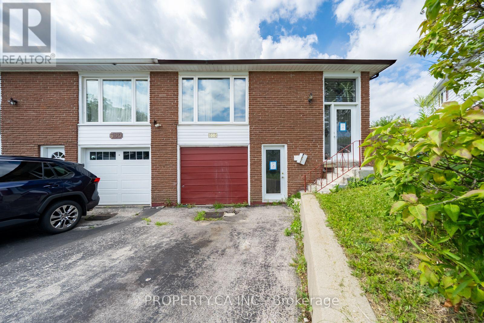 682 Eaglemount Crescent, Mississauga, Ontario  L5C 1N9 - Photo 2 - W13596982