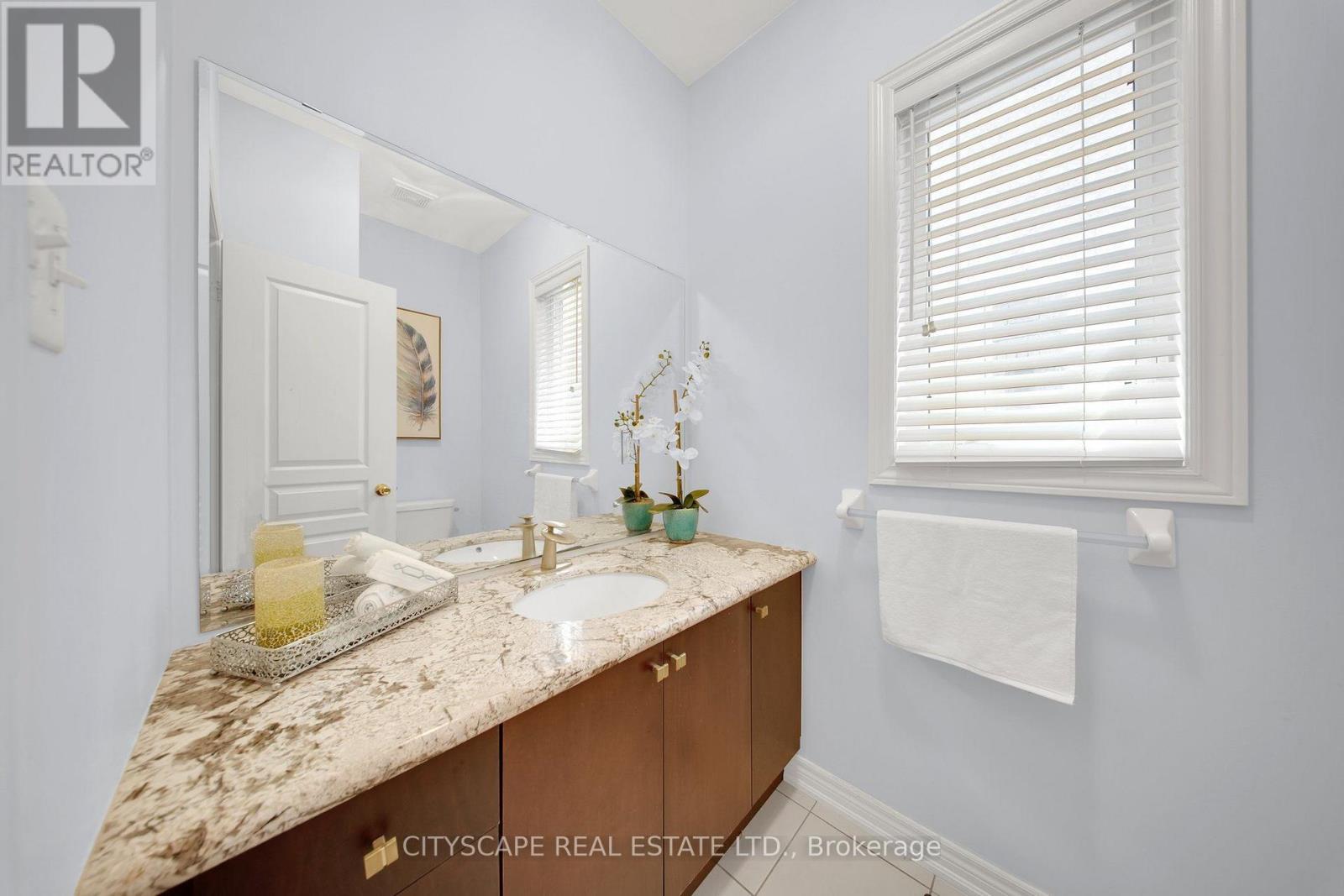 5517 Meadowcrest Avenue, Mississauga, Ontario  L5M 0N1 - Photo 8 - W13682374