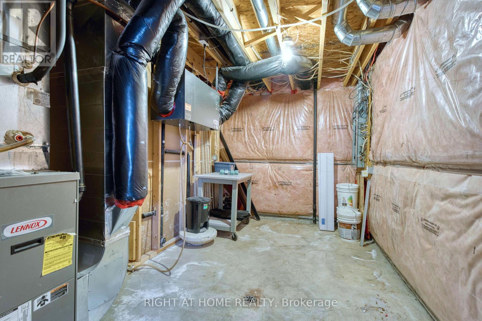 546 Maplewood Lane, London North, Ontario  N6H 0A7 - Photo 38 - X13683260