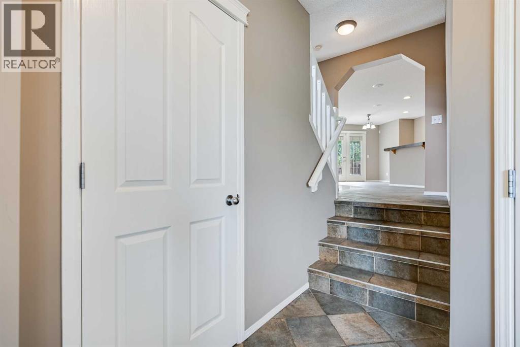 34 Kincora Drive Nw, Calgary, Alberta  T3R 1K8 - Photo 3 - A2315442