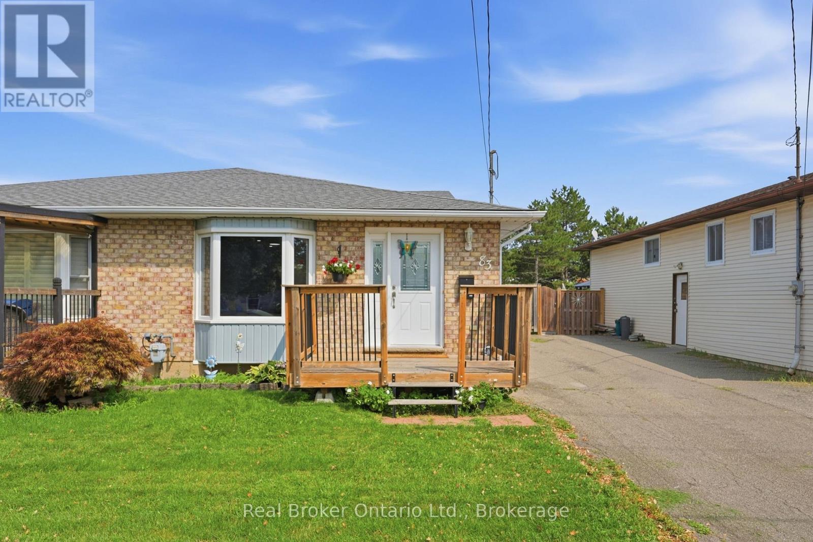 83 Commercial Street, Welland, Ontario  L3B 5Y8 - Photo 2 - X13669658