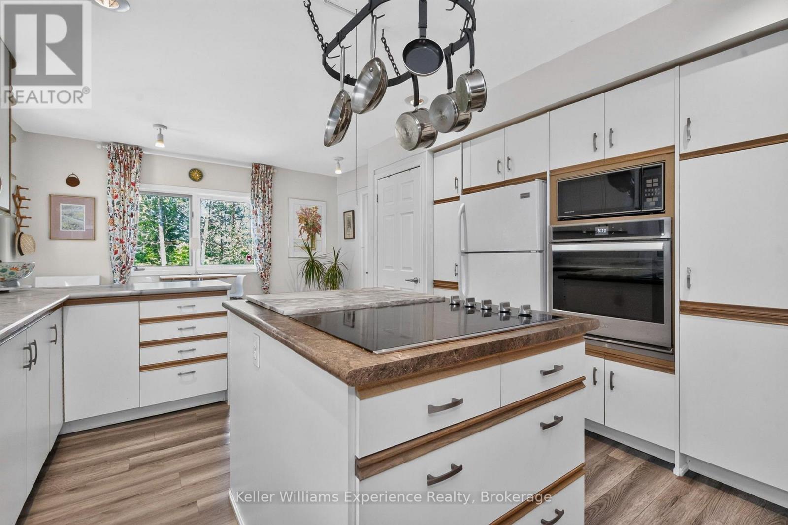 122 Poyntz Street, Penetanguishene, Ontario  L9M 1P4 - Photo 14 - S13562650