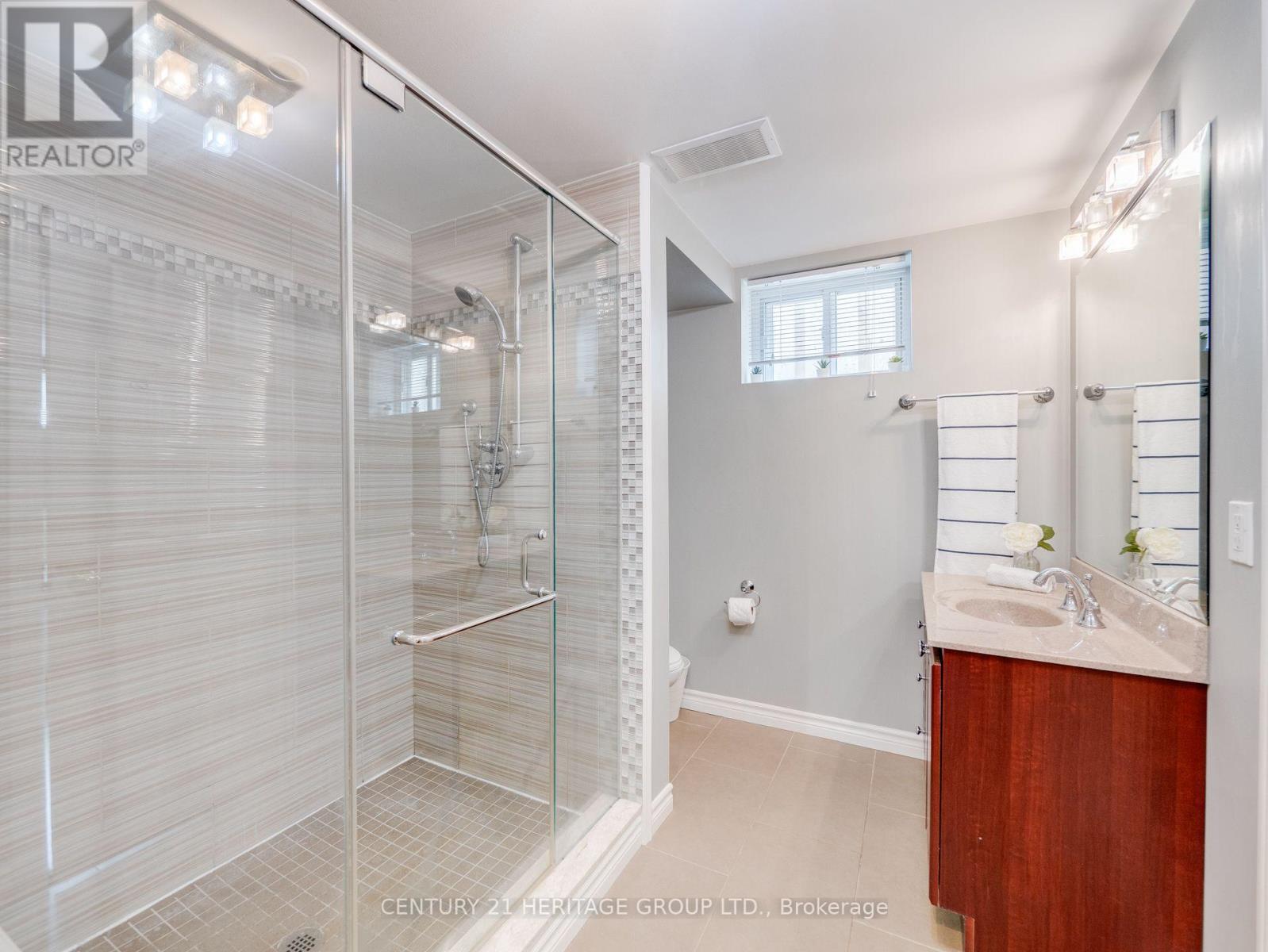 Room B - 97 Allingham Gardens, Toronto, Ontario  M3H 1X9 - Photo 4 - C13683300
