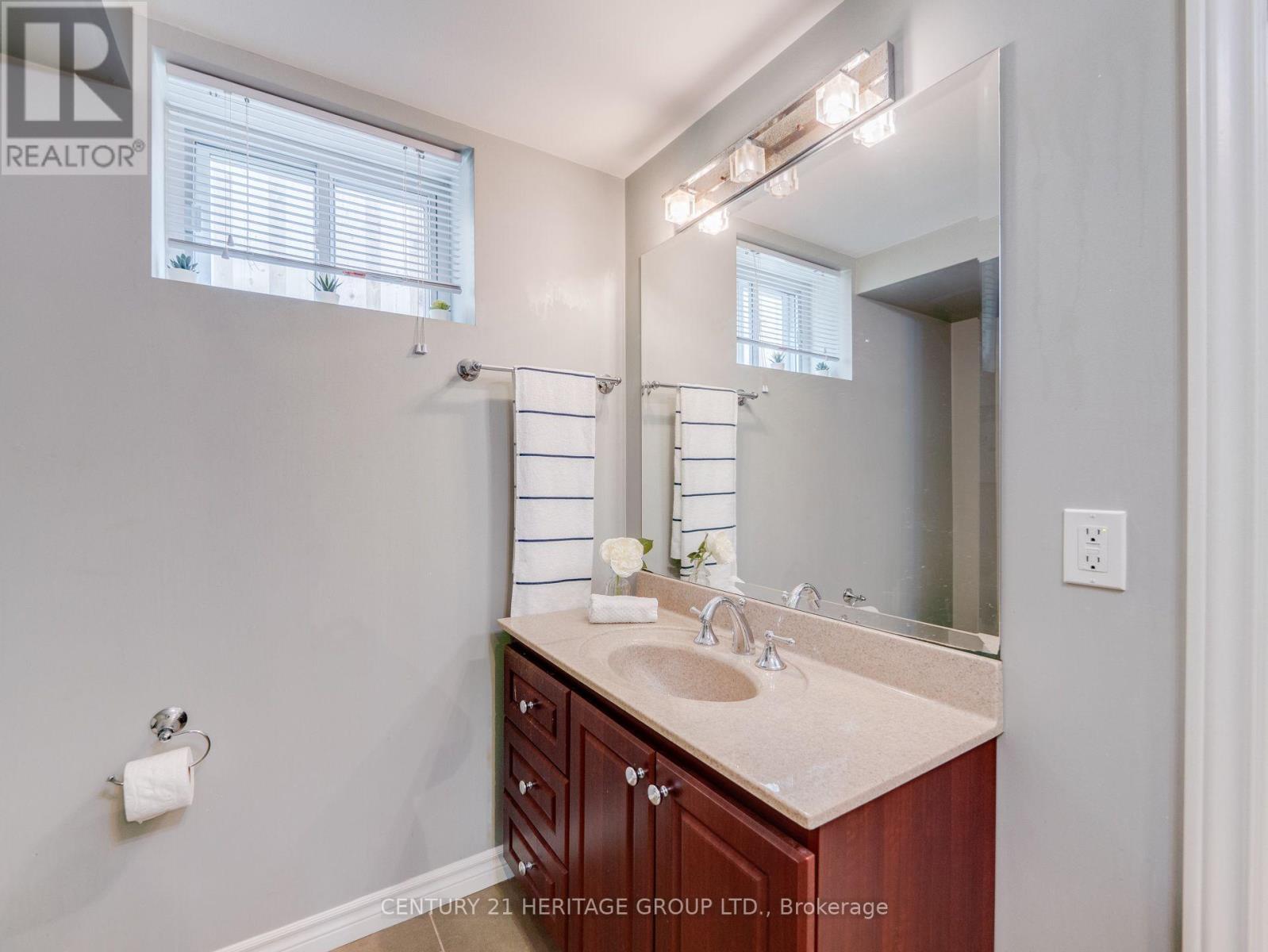 Room B - 97 Allingham Gardens, Toronto, Ontario  M3H 1X9 - Photo 5 - C13683300