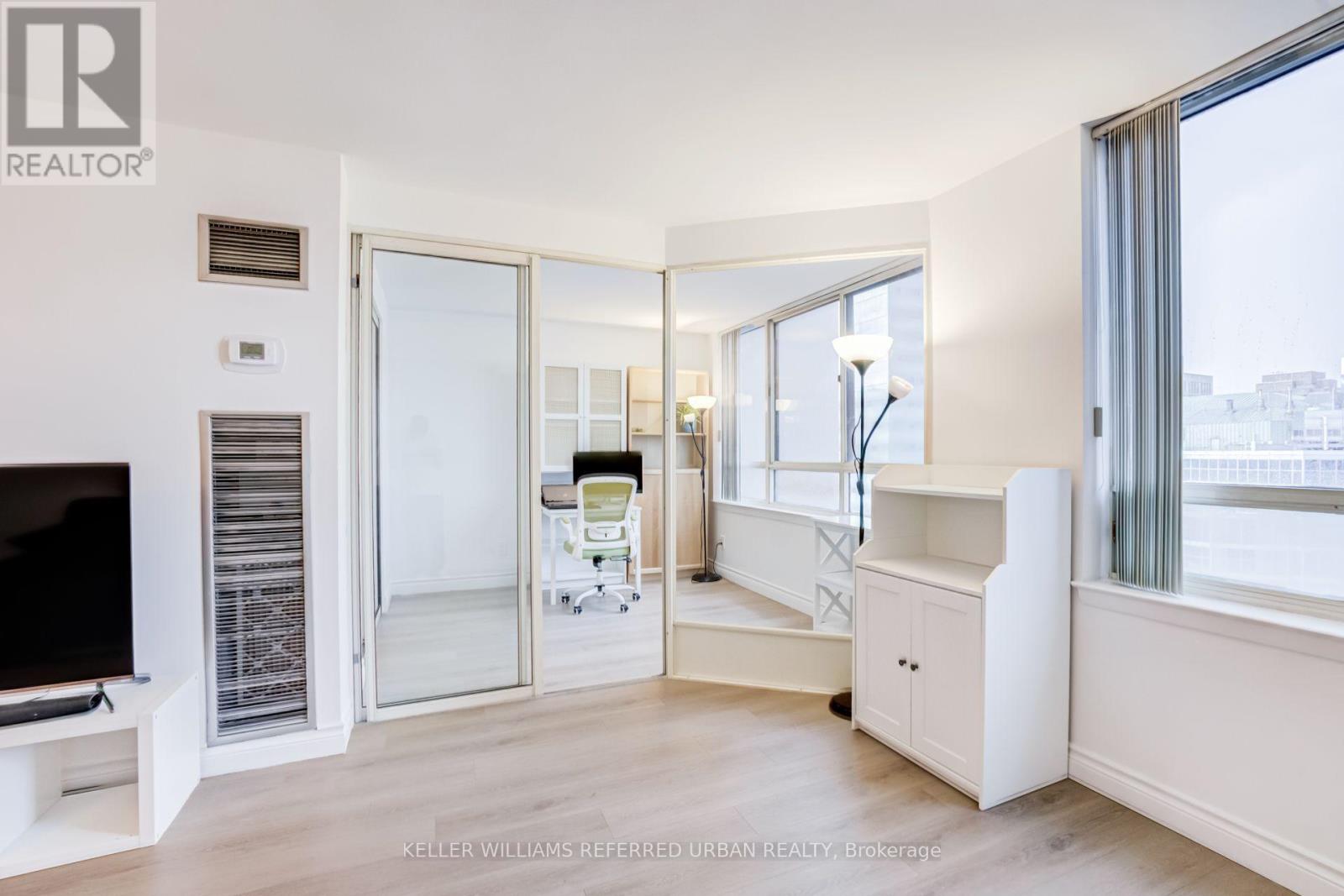 2602 - 633 Bay Street, Toronto, Ontario  M5G 2G4 - Photo 11 - C13683334