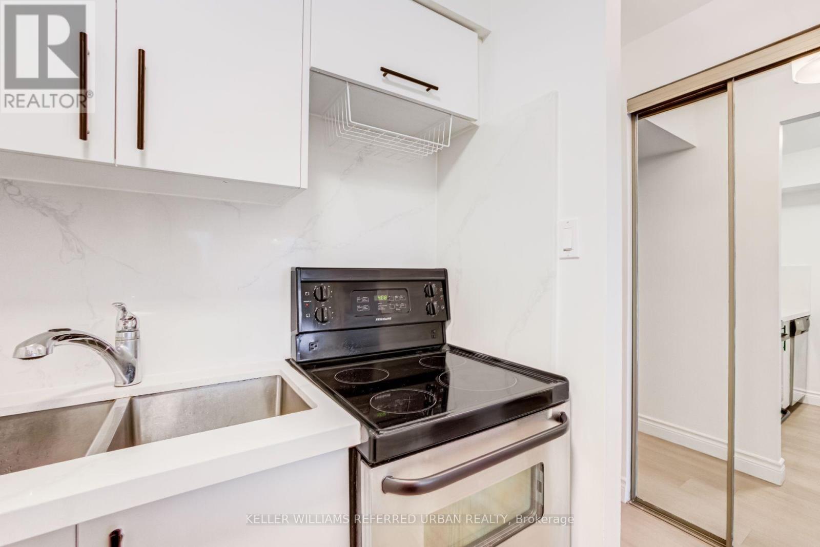 2602 - 633 Bay Street, Toronto, Ontario  M5G 2G4 - Photo 18 - C13683334