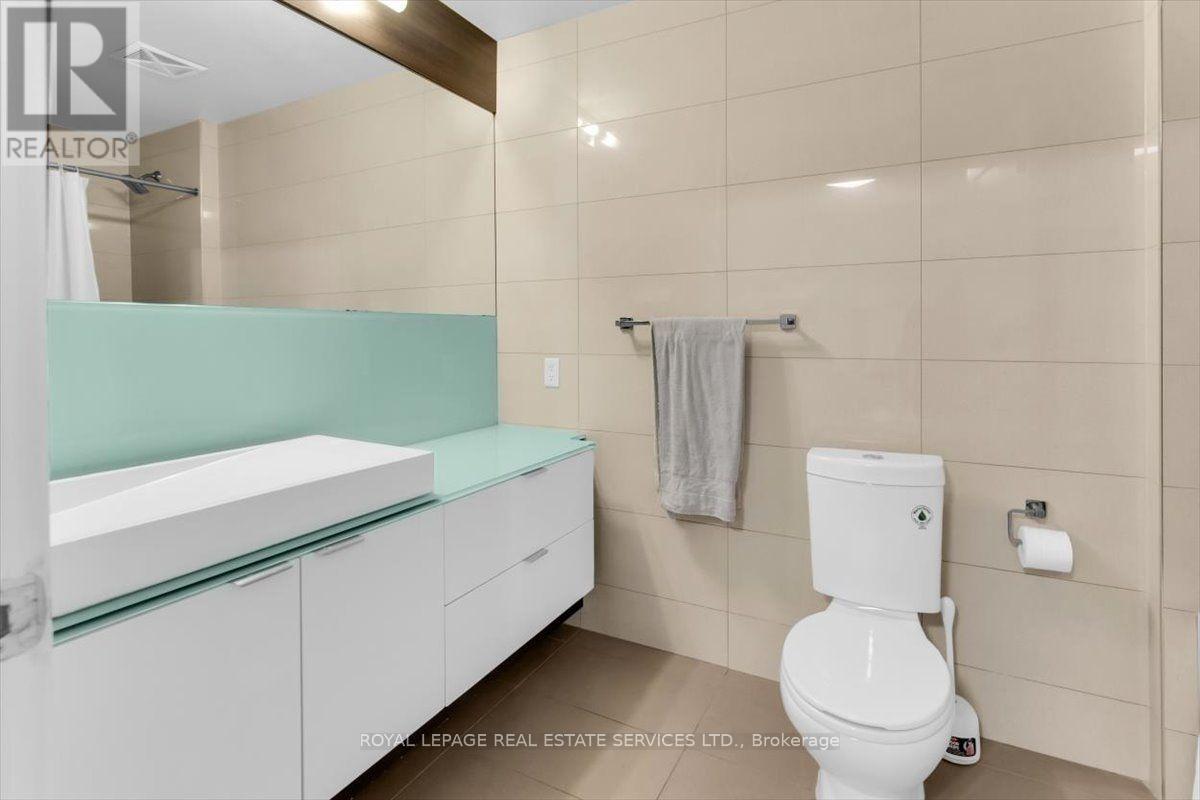 1711 - 300 Front Street, Toronto, Ontario  M5V 0E9 - Photo 10 - C13683350