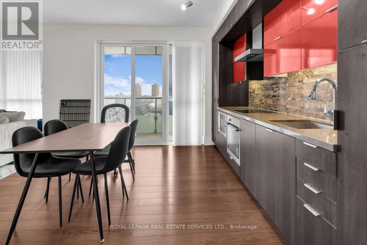 1711 - 300 Front Street, Toronto, Ontario  M5V 0E9 - Photo 2 - C13683350