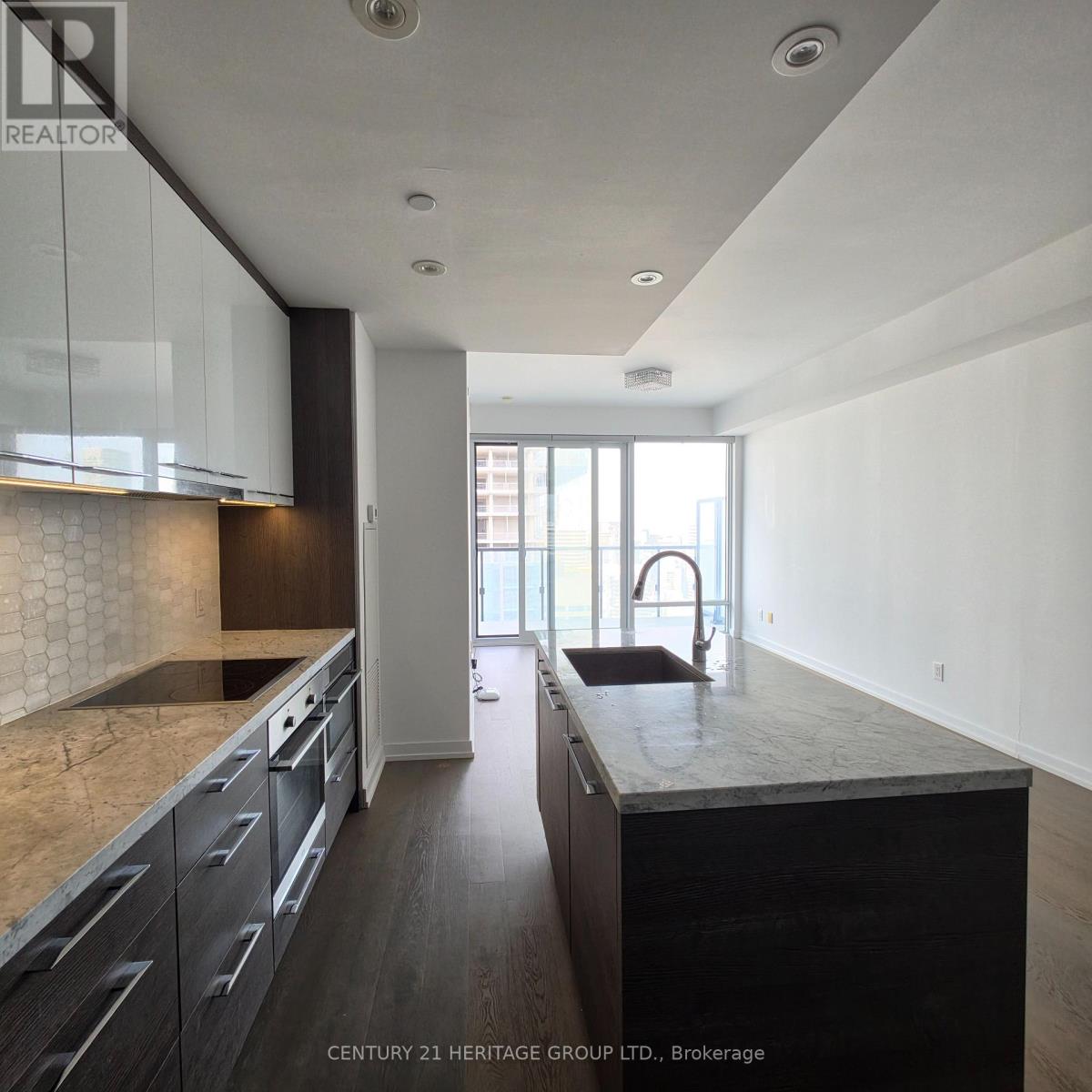 3005 - 488 UNIVERSITY AVENUE