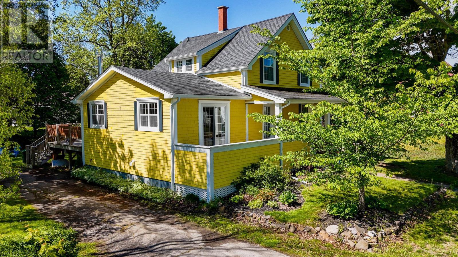 215 Main Street, Berwick, Nova Scotia  B0P 1E0 - Photo 3 - 202614129