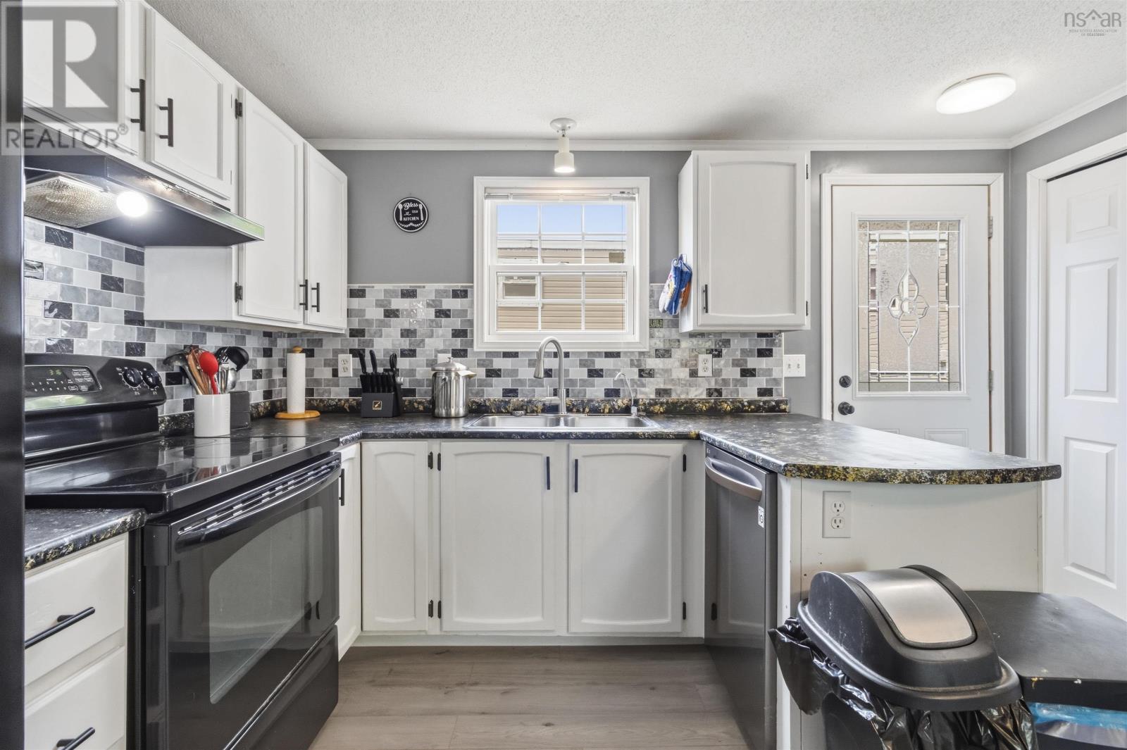 77 Brook Street, Middle Sackville, Nova Scotia  B4C 1C1 - Photo 9 - 202615922