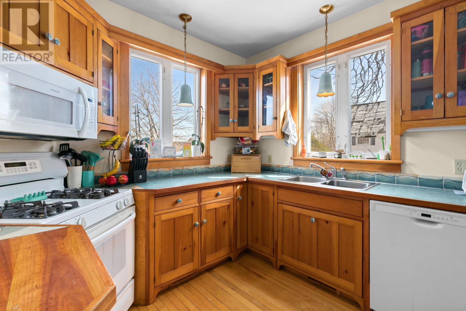 92 Main Street, Chester, Nova Scotia  B0J 1J0 - Photo 6 - 202606878