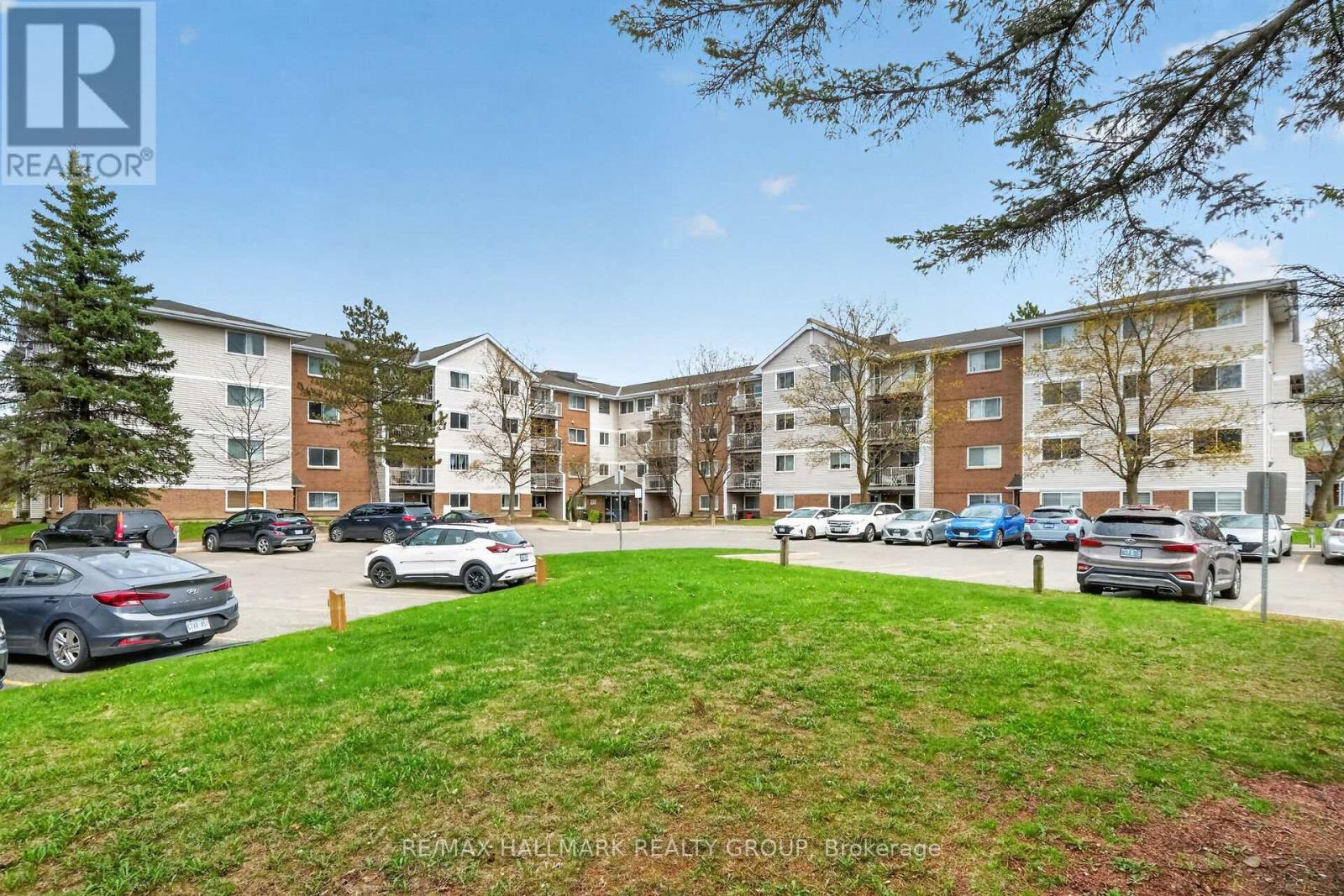 102 - 280 Brittany Drive, Ottawa, Ontario K1K 4M4 - Photo 1 - X13683282
