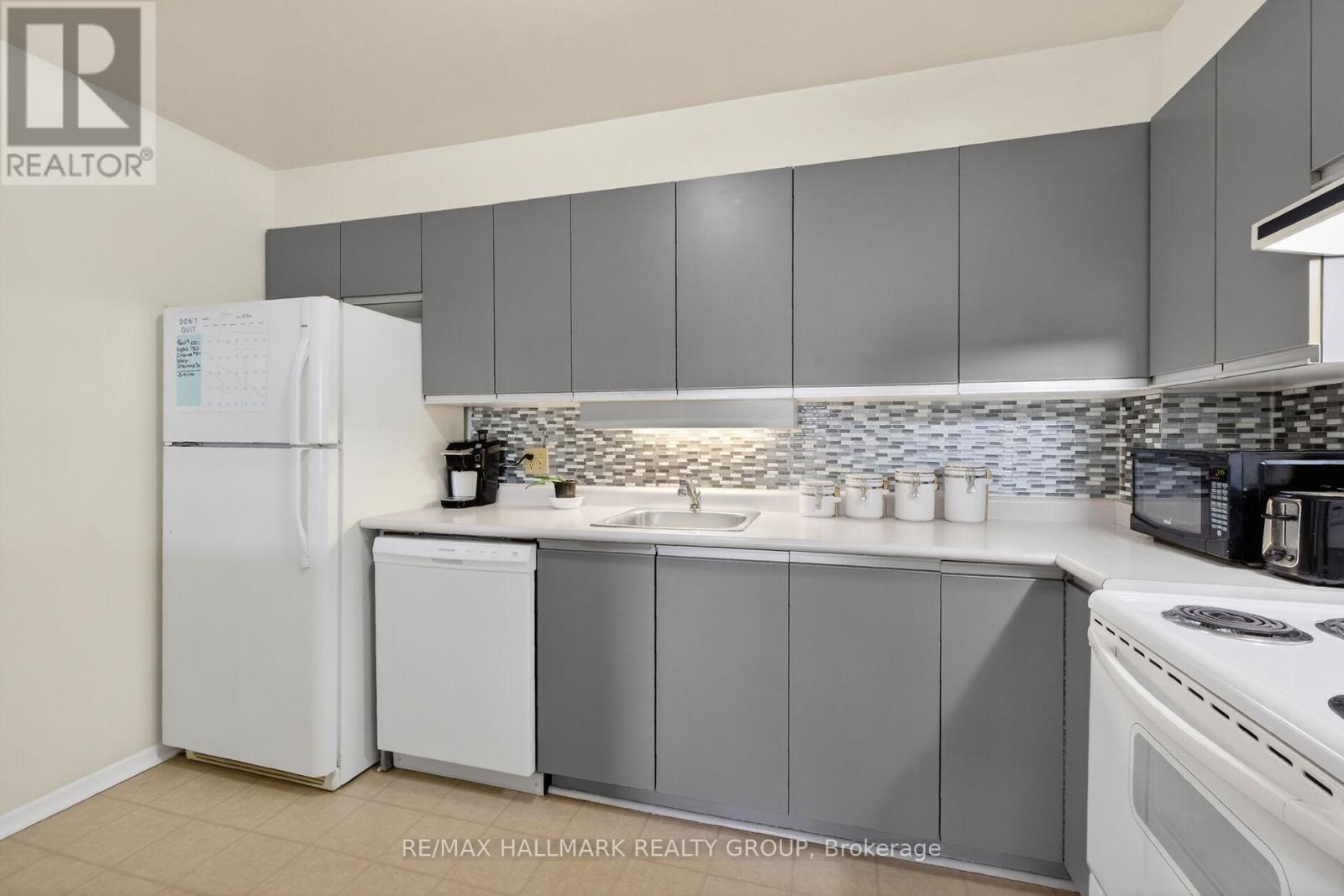102 - 280 Brittany Drive, Ottawa, Ontario K1K 4M4 - Photo 8 - X13683282