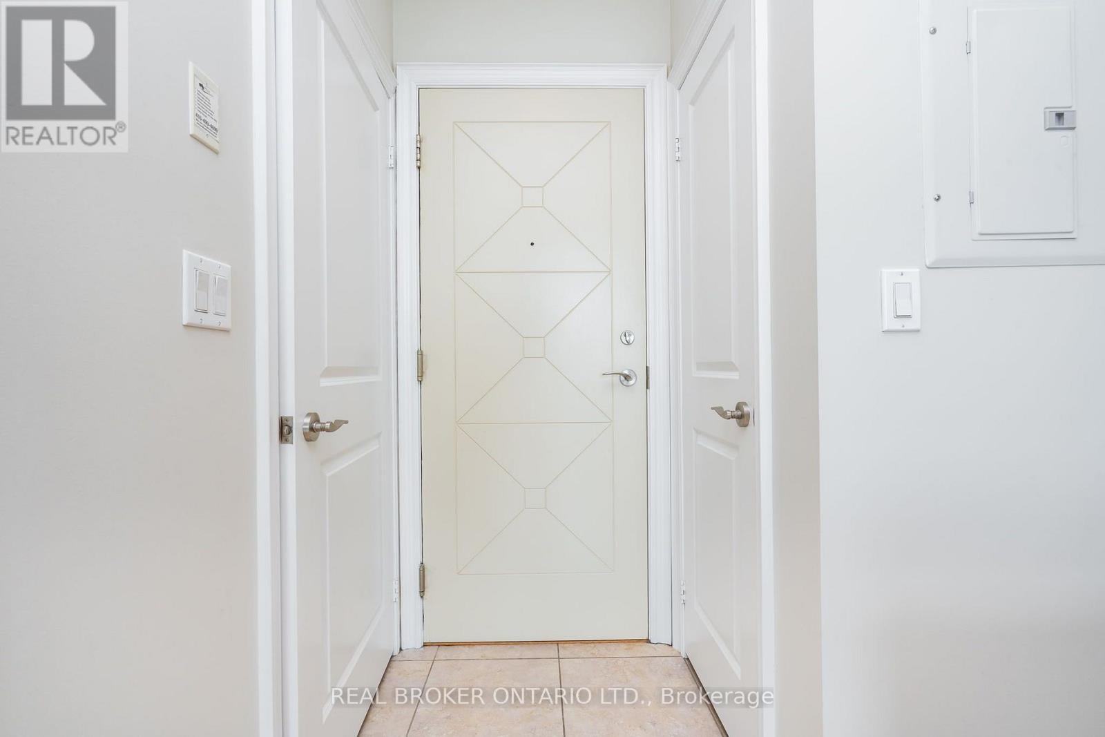 Ph208 - 18 Harding Boulevard, Richmond Hill, Ontario  L4C 0T3 - Photo 2 - N13683280