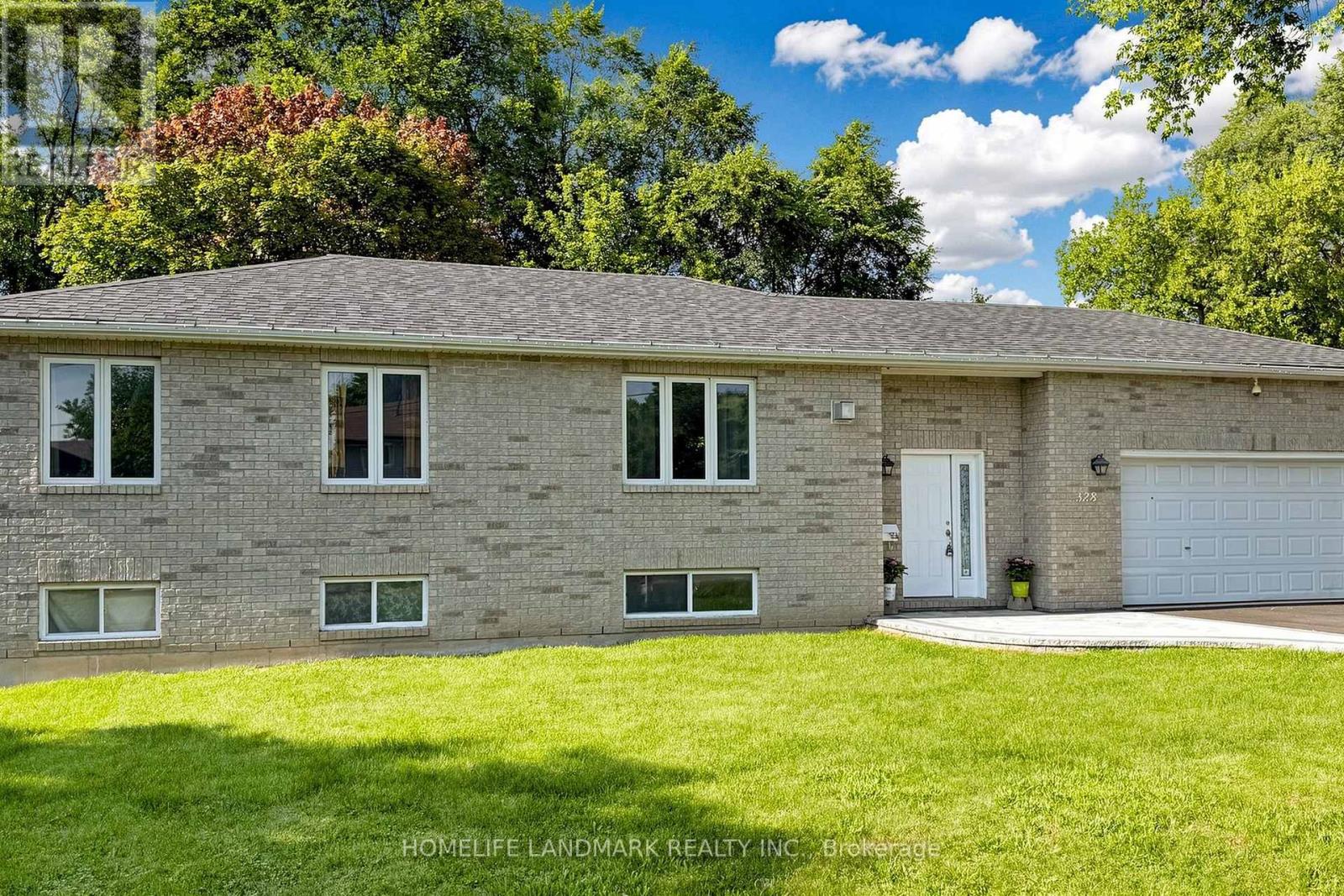 328 Winnifred Drive, Georgina, Ontario  L4P 3B5 - Photo 2 - N13683340