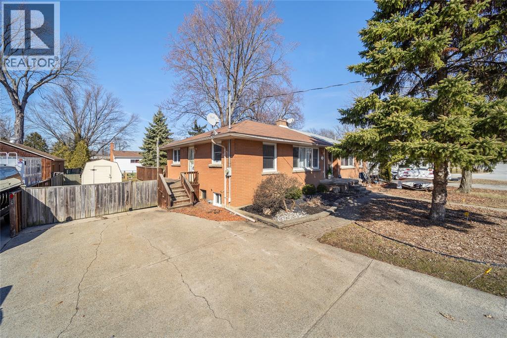 236 Paget Street, St Clair, Ontario  N0N 1G0 - Photo 3 - 26020041