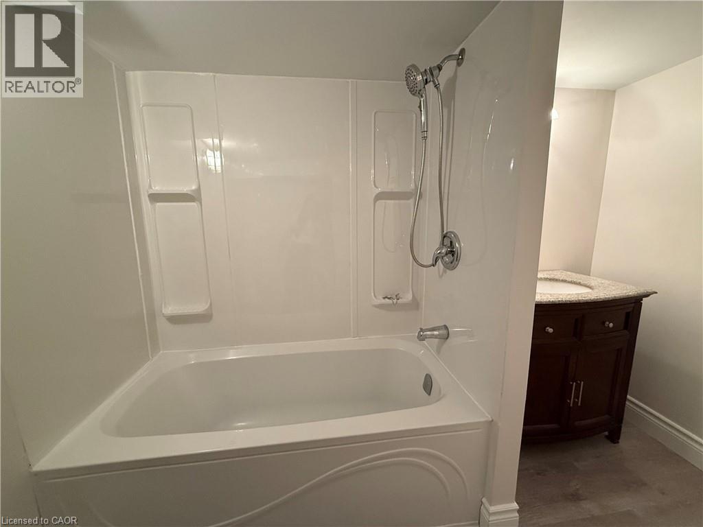 486 Scholfield Ave N Avenue, Welland, Ontario  L3B 1N2 - Photo 11 - 40854749