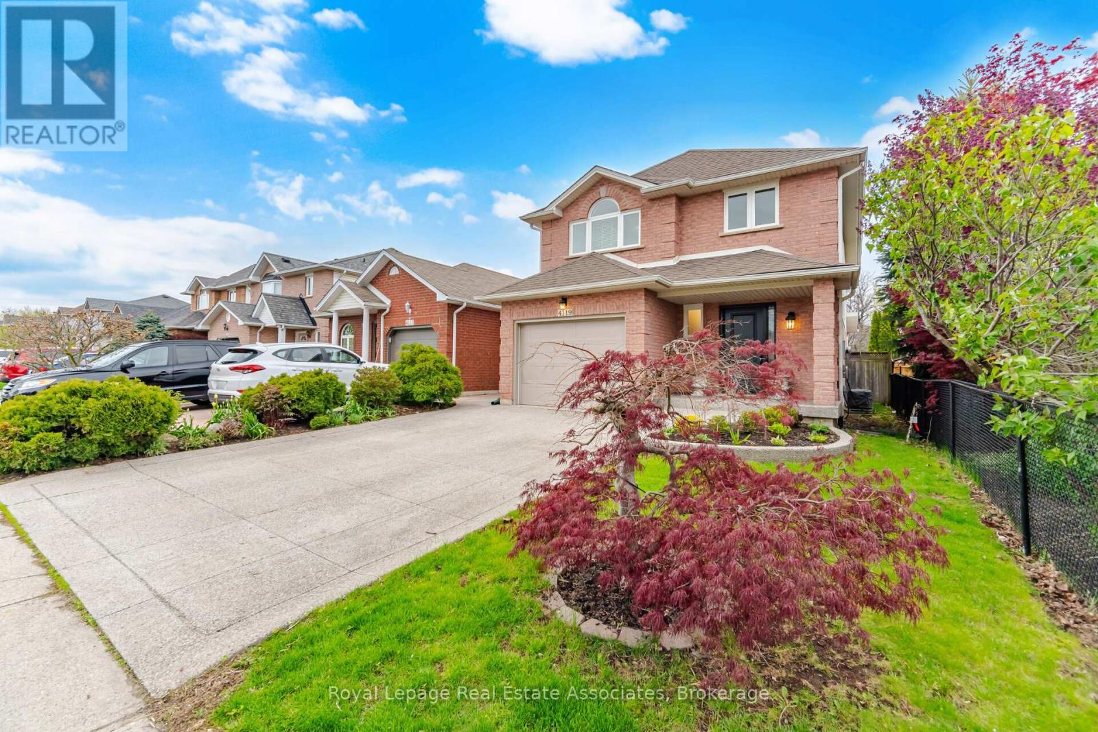 4119 Continental Drive, Burlington, Ontario  L7M 4L1 - Photo 2 - W13683202