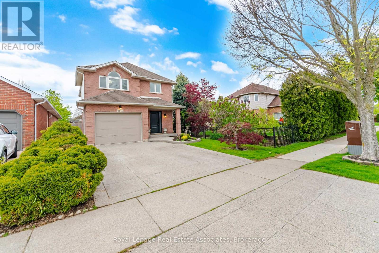 4119 Continental Drive, Burlington, Ontario  L7M 4L1 - Photo 3 - W13683202