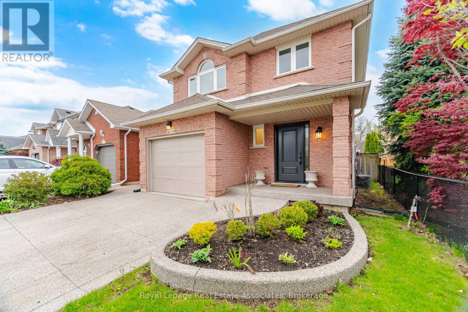 4119 Continental Drive, Burlington, Ontario  L7M 4L1 - Photo 4 - W13683202