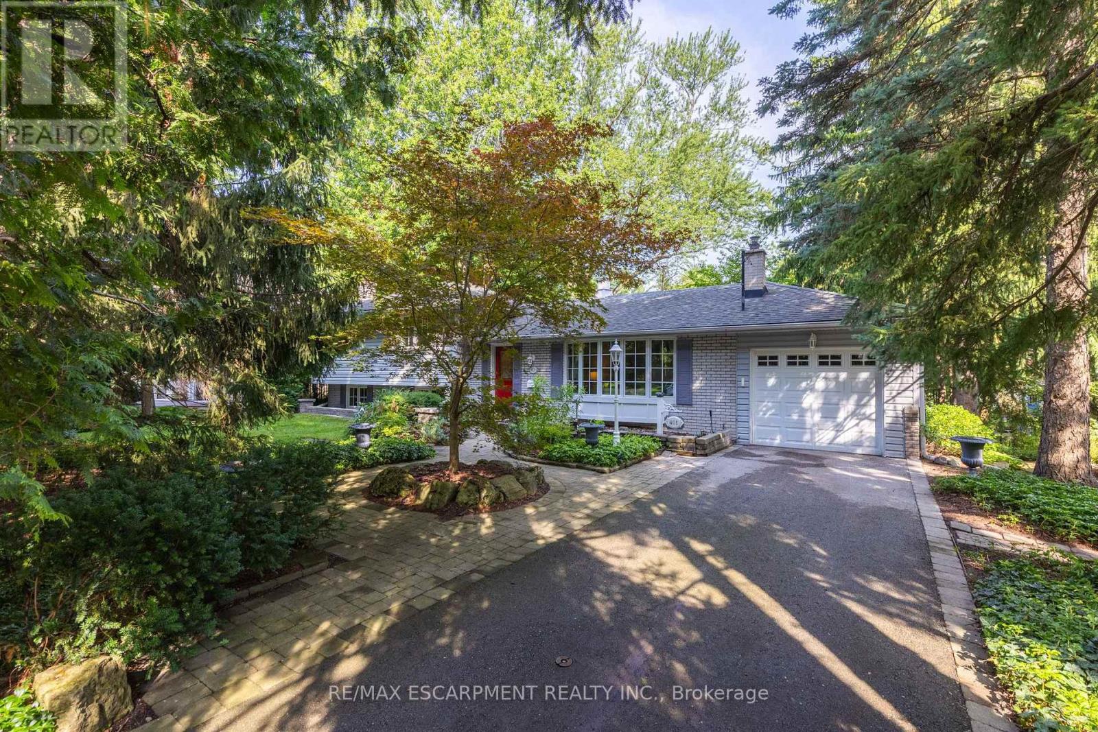 401 CAIRNCROFT ROAD, Oakville, Ontario