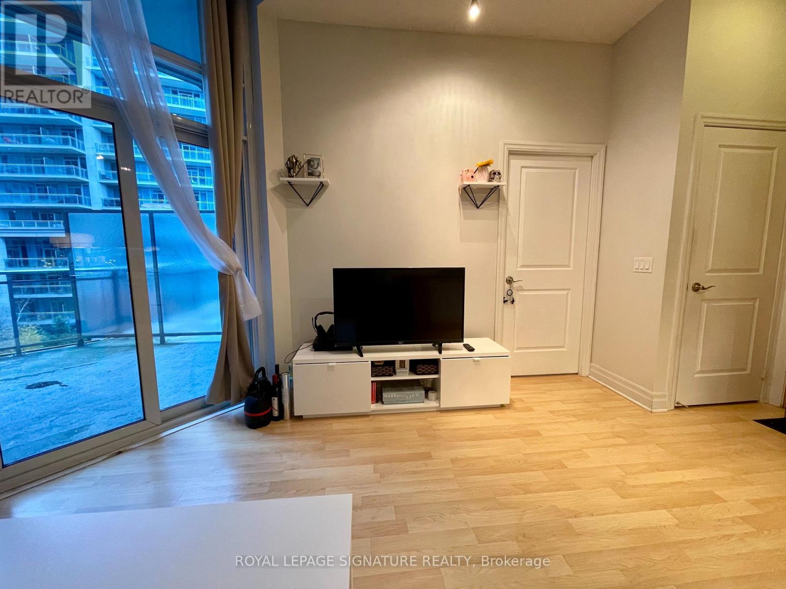 429 - 58 Marine Parade Drive, Toronto, Ontario M8V 4G1 - Photo 4 - W13683320