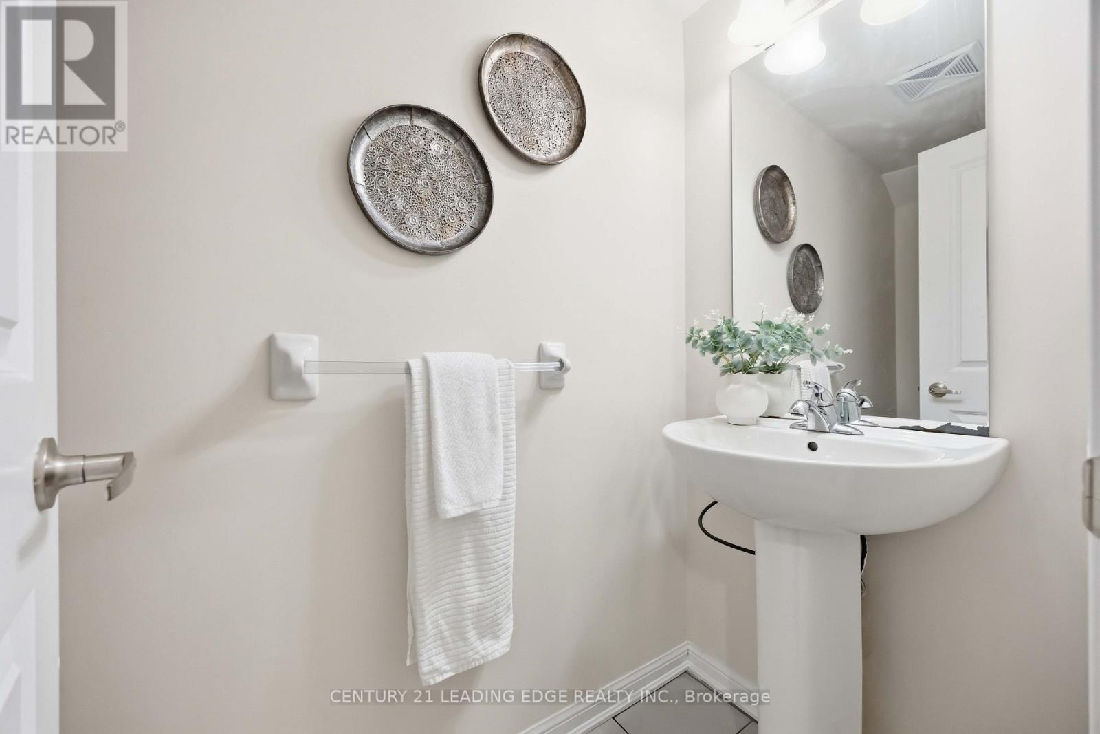 121 - 380 Hopewell Avenue, Toronto, Ontario  M6E 2S2 - Photo 20 - W13683362