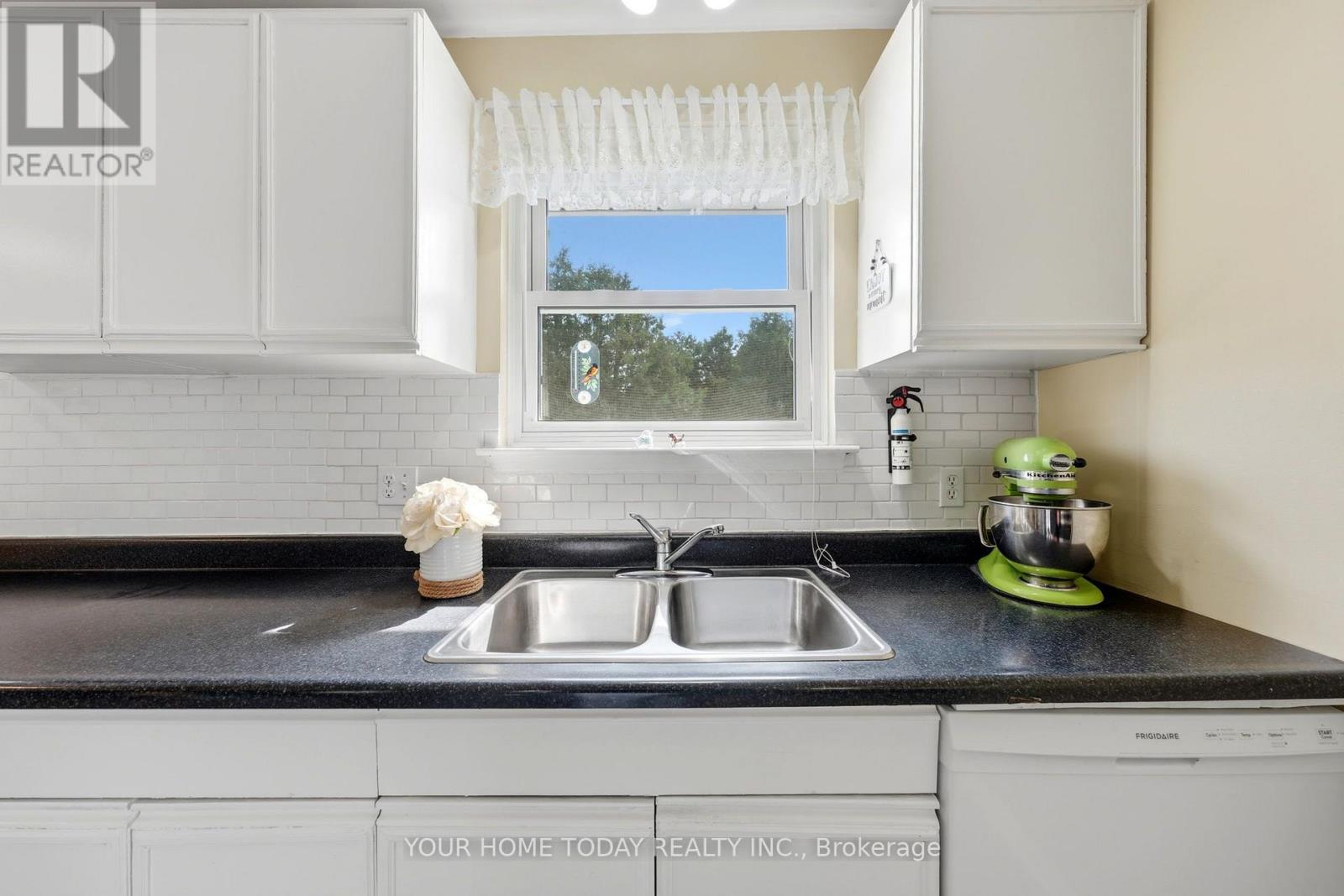 10 Marilyn Crescent, Halton Hills, Ontario  L7G 1K4 - Photo 14 - W13683380