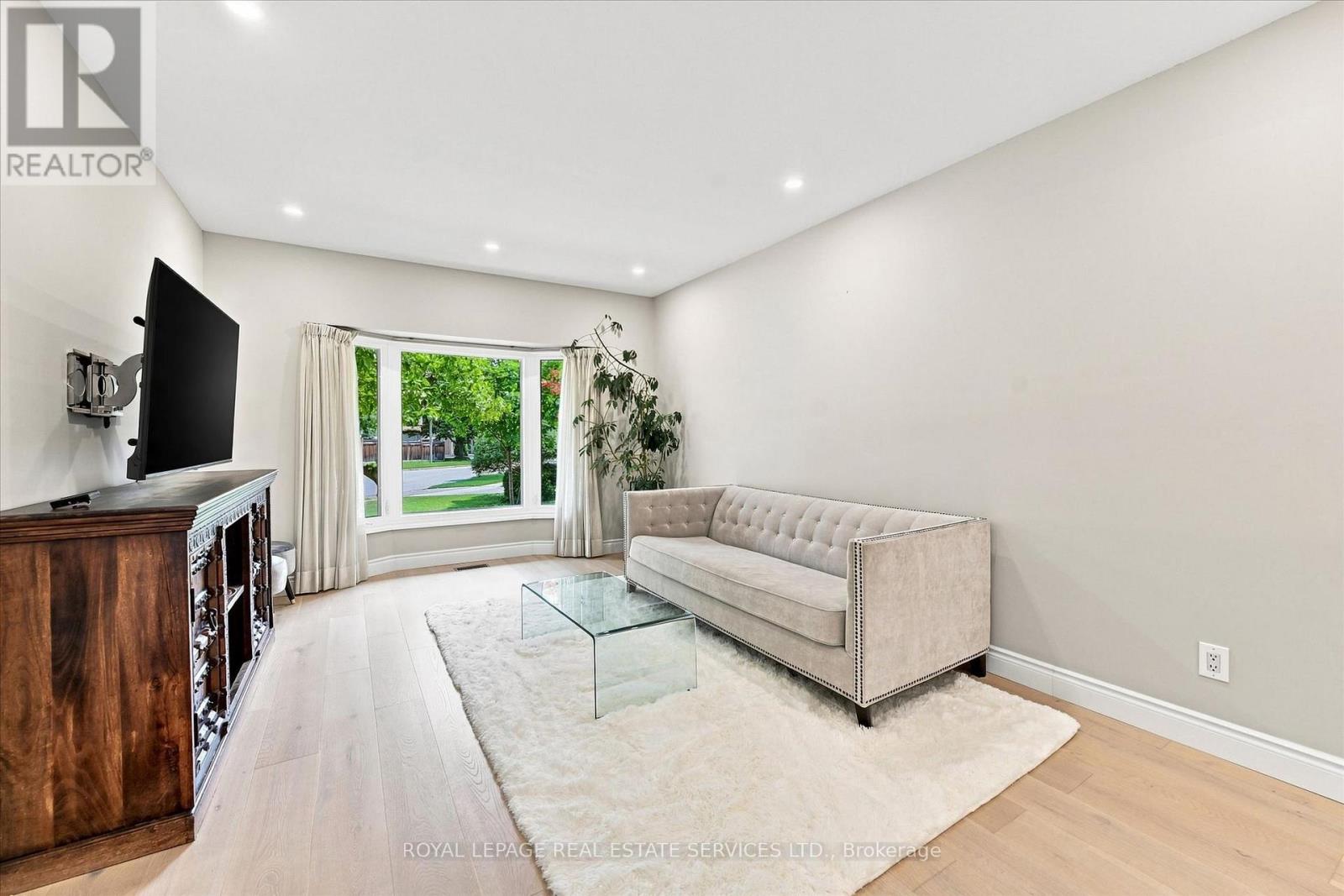 1512 Princeton Crescent, Oakville, Ontario  L6H 4H4 - Photo 5 - W13683424